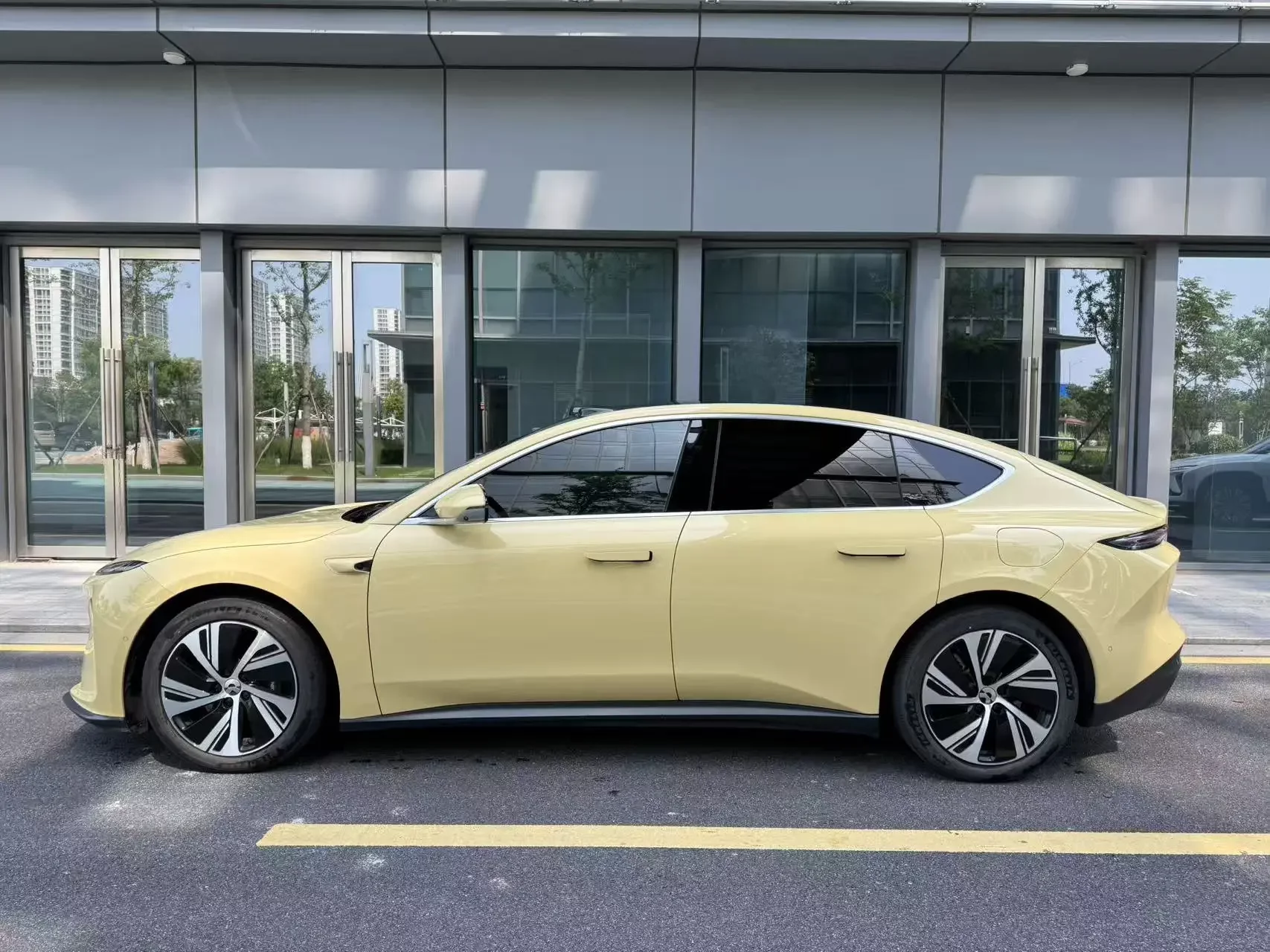 NIO ET5