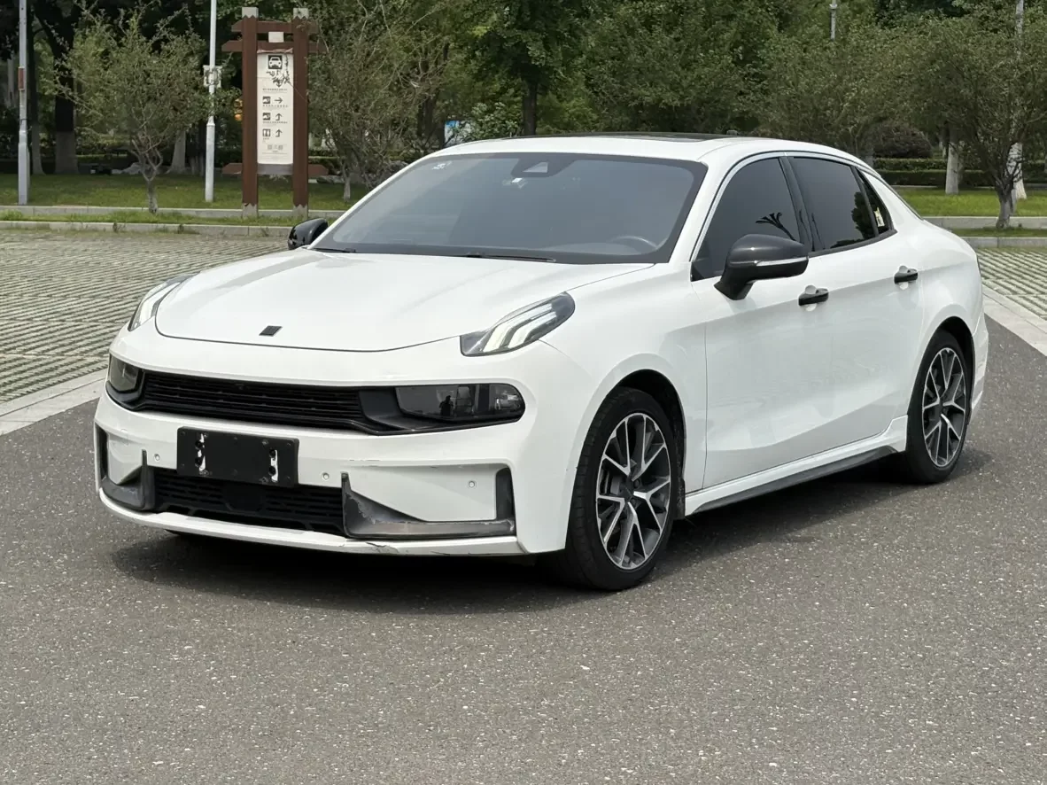 Lynk & Co 03