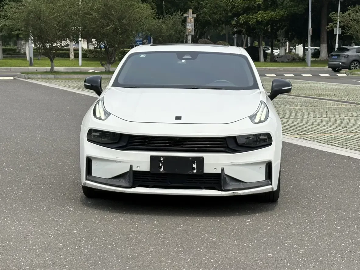 Lynk & Co 03