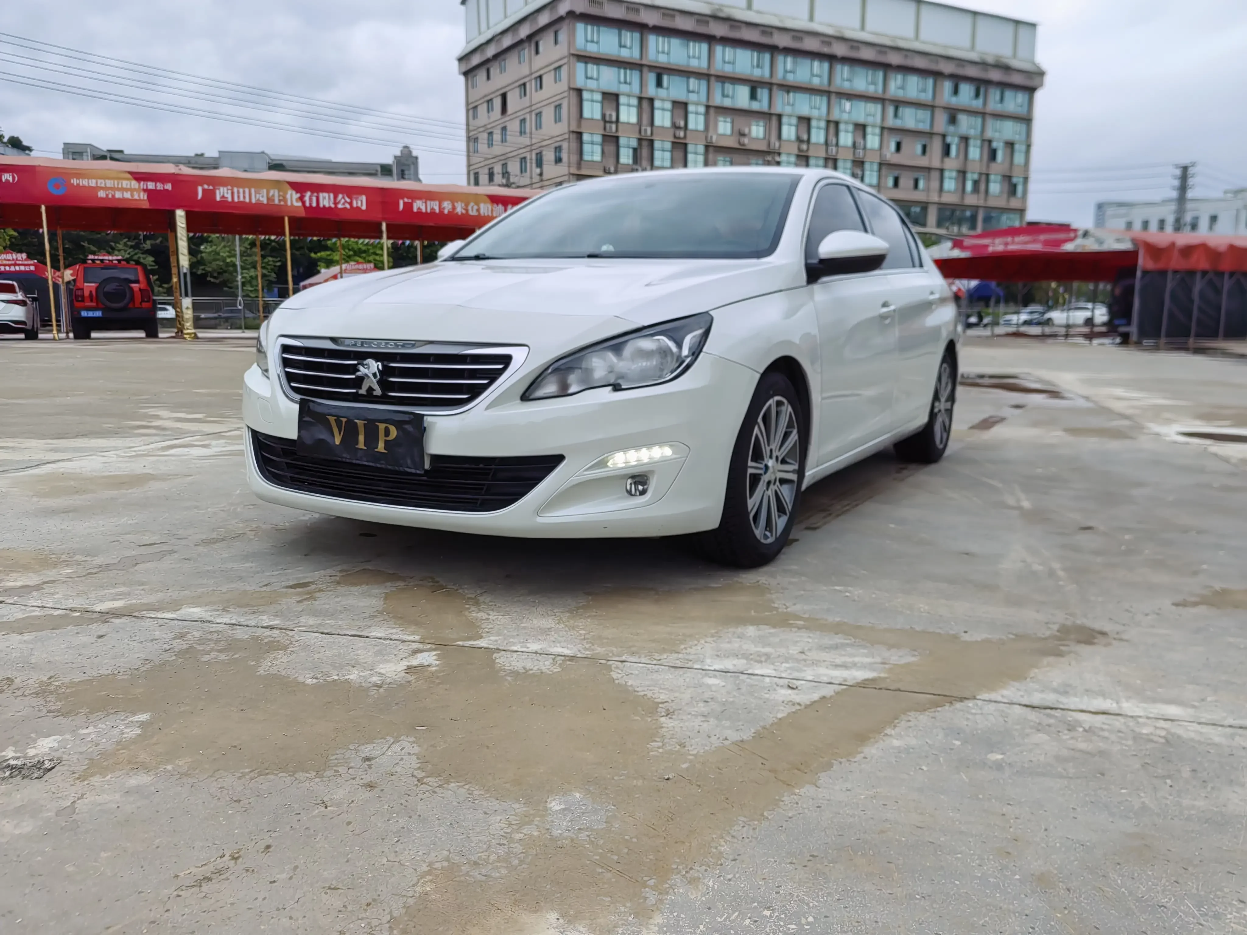 Peugeot 408
