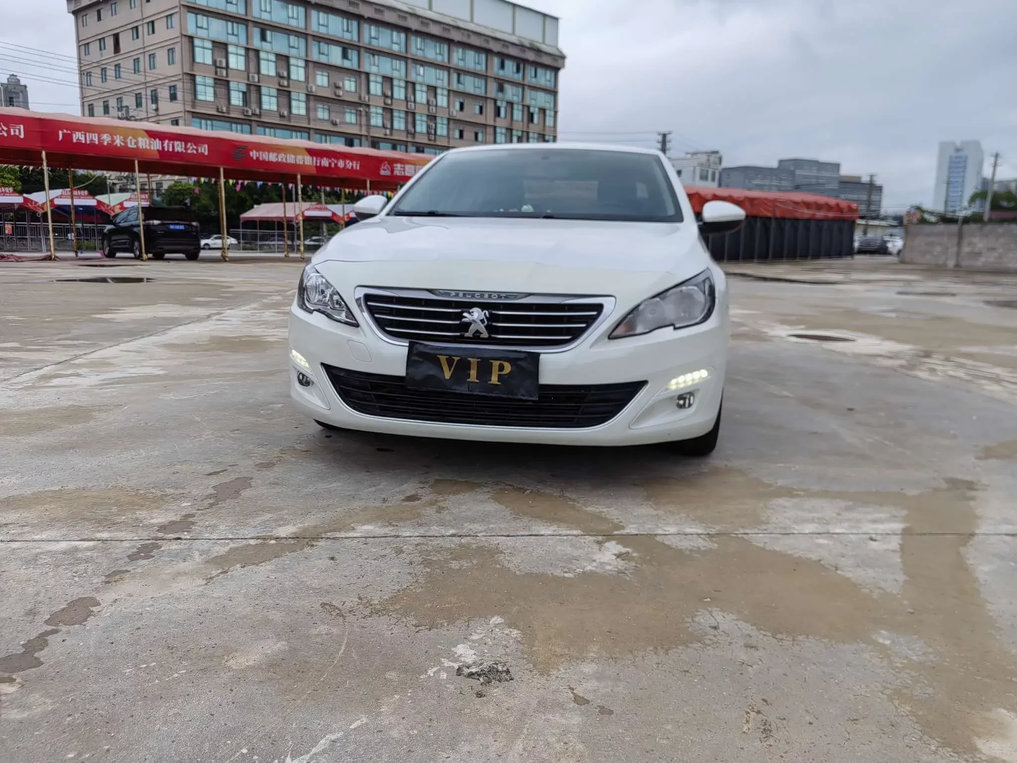 Peugeot 408