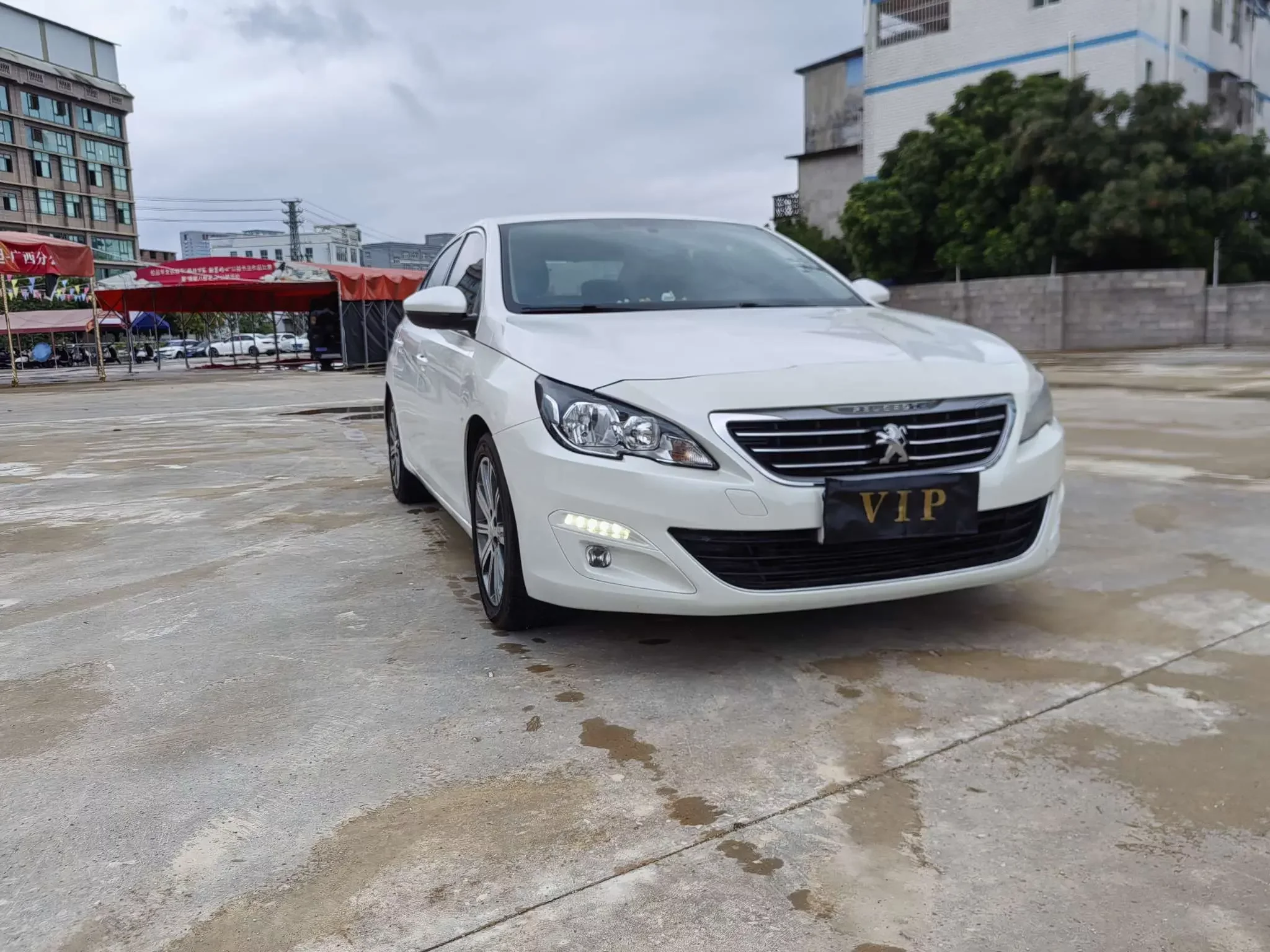 Peugeot 408
