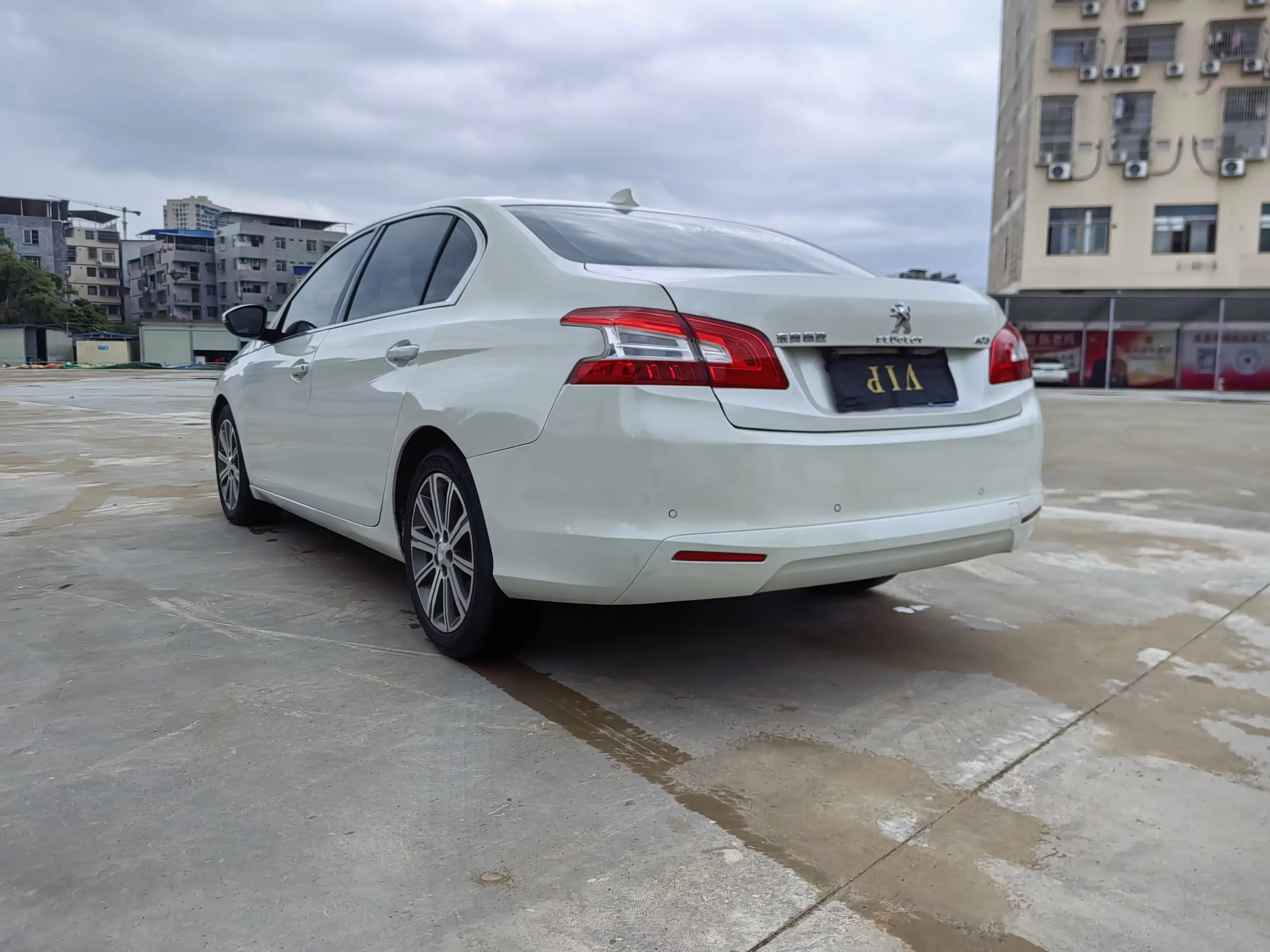 Peugeot 408