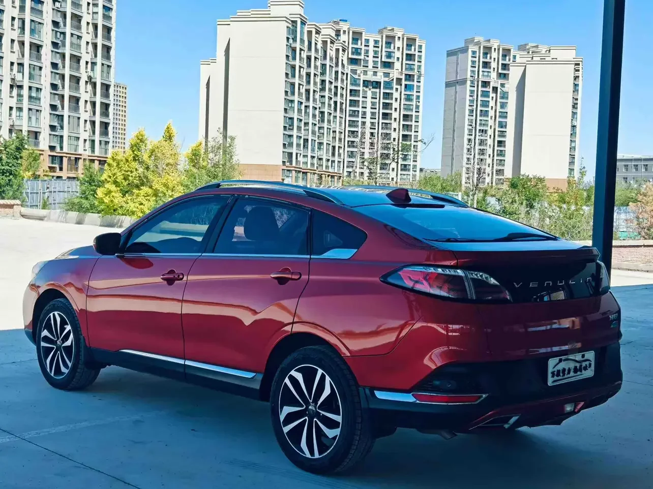 Kai Chen Venucia T90