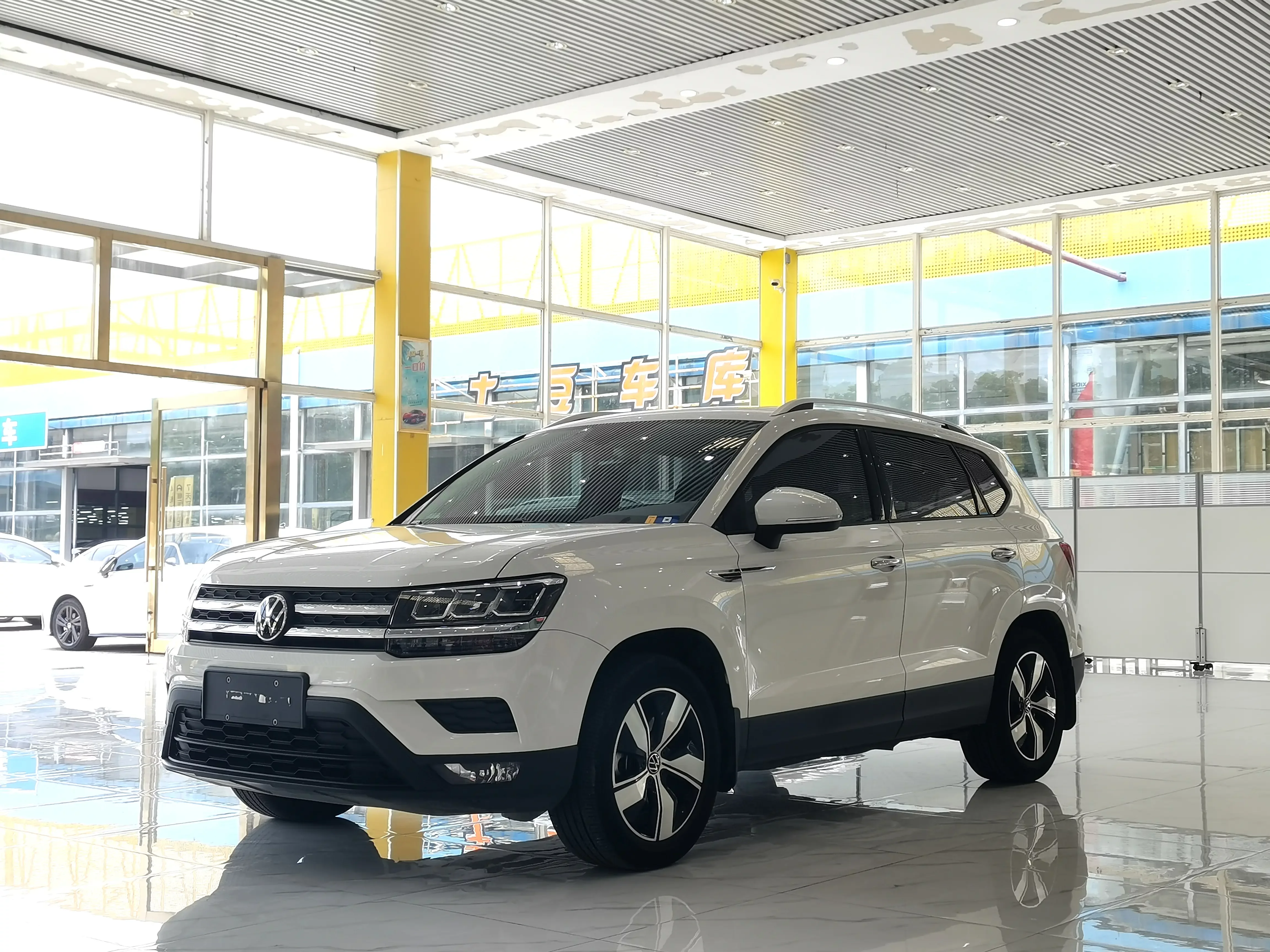 Volkswagen Tharu