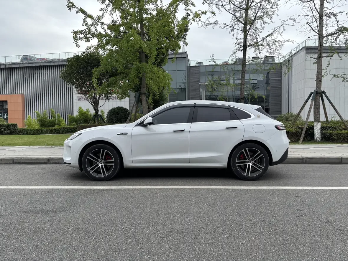 AITO M5
