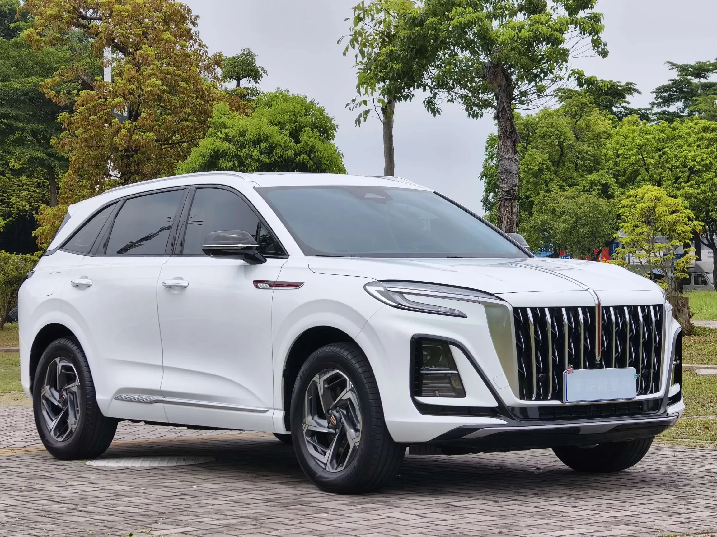Hongqi HS3