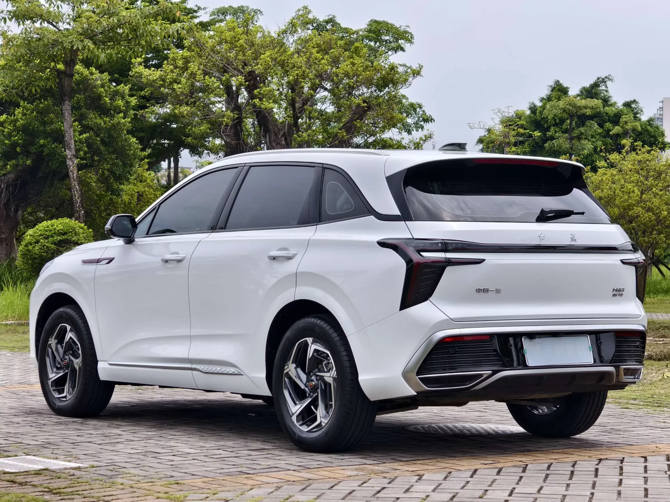 Hongqi HS3