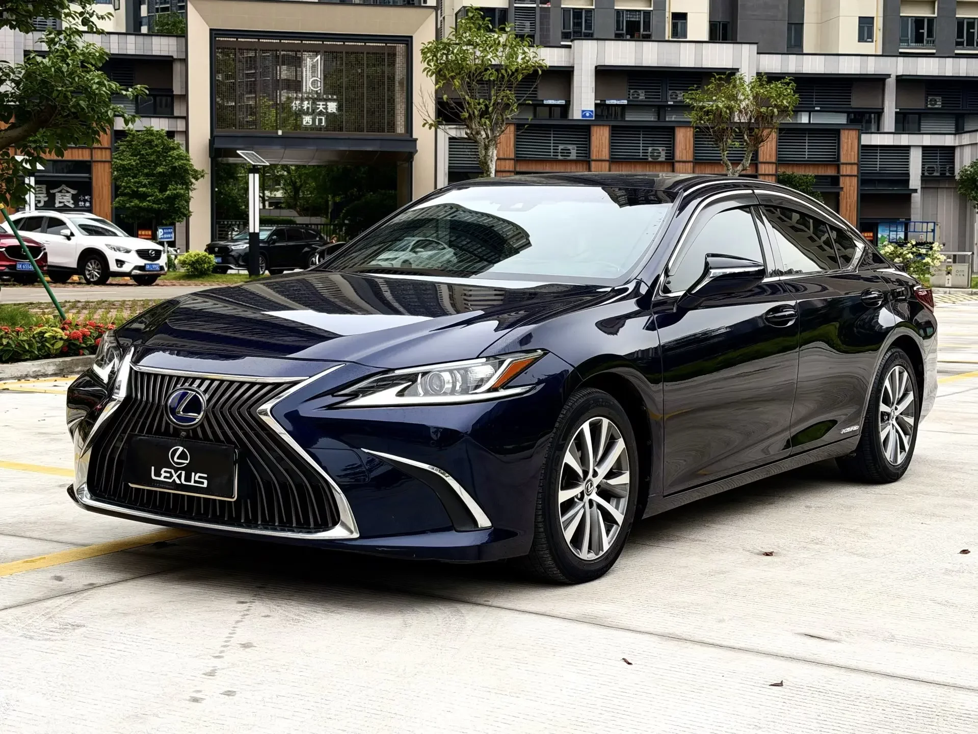 Lexus ES