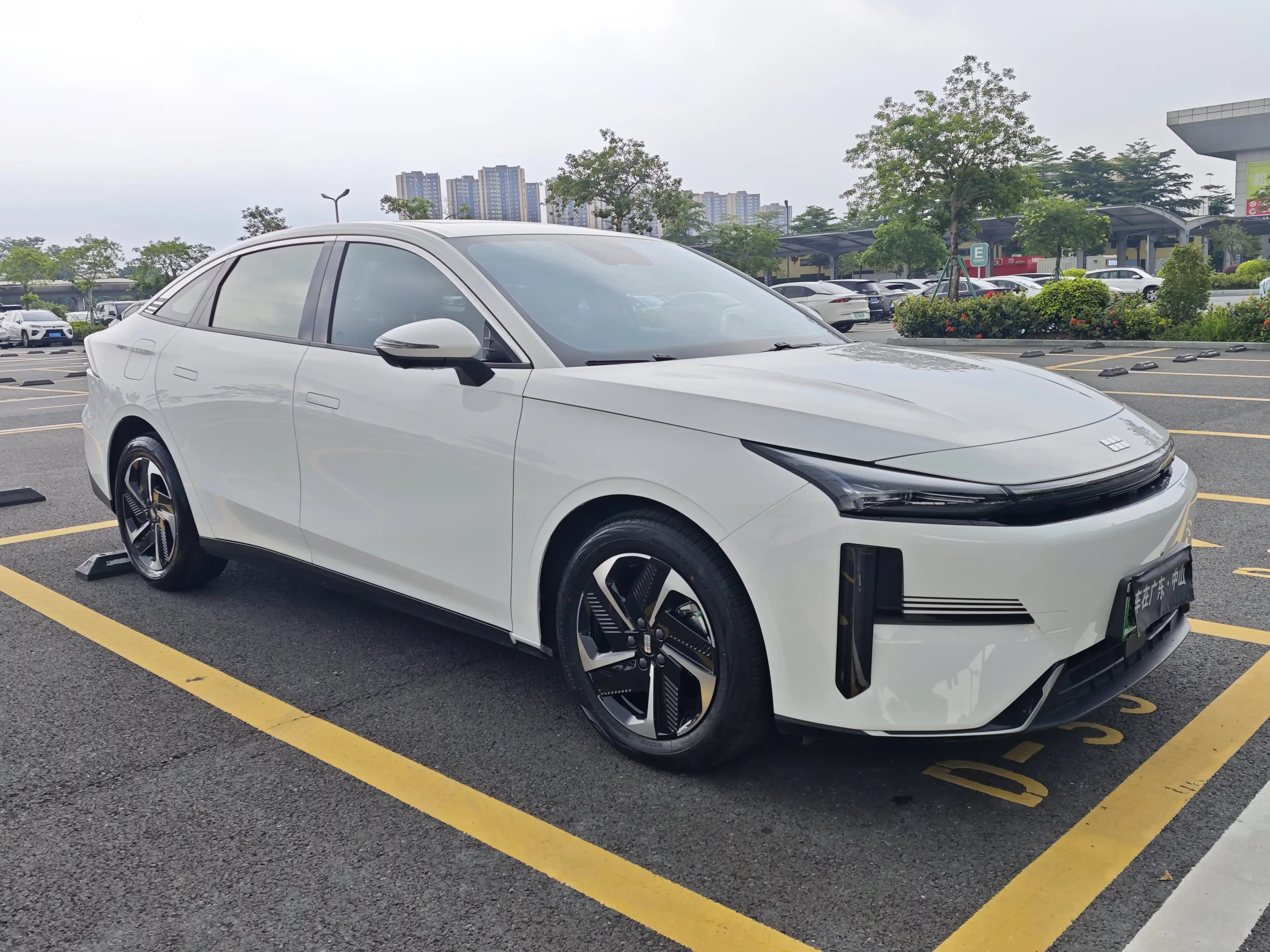 Geely Galaxy L6