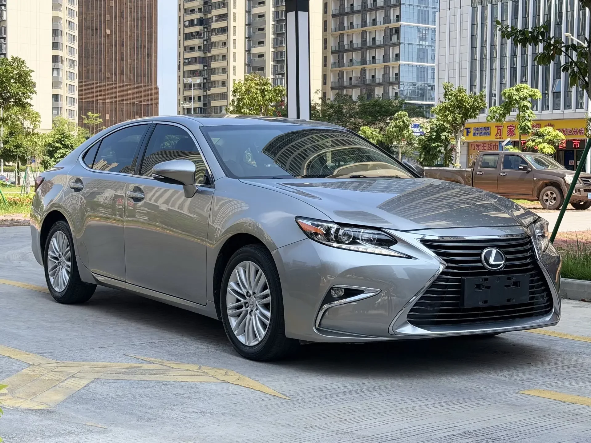 Lexus ES