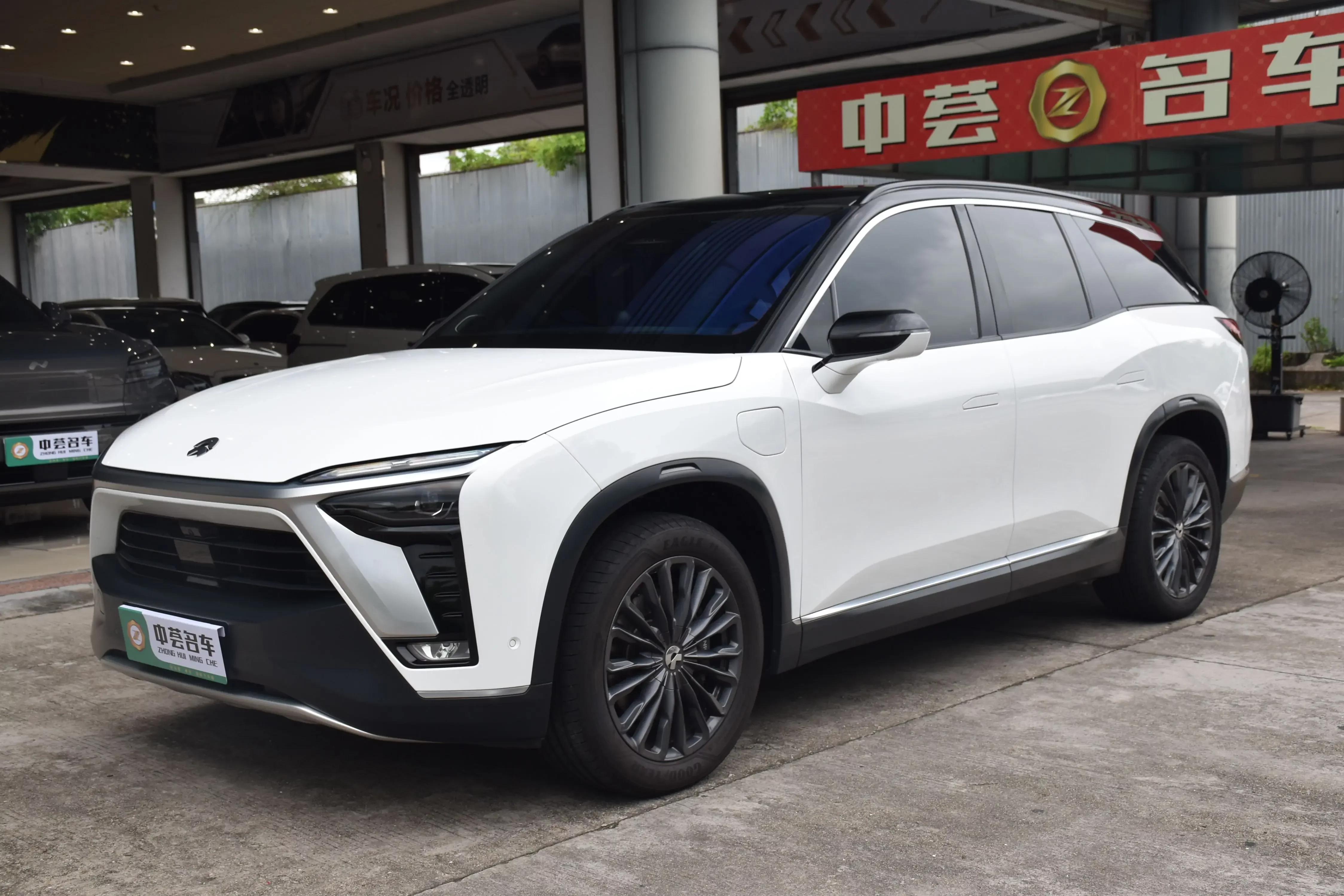 NIO ES8