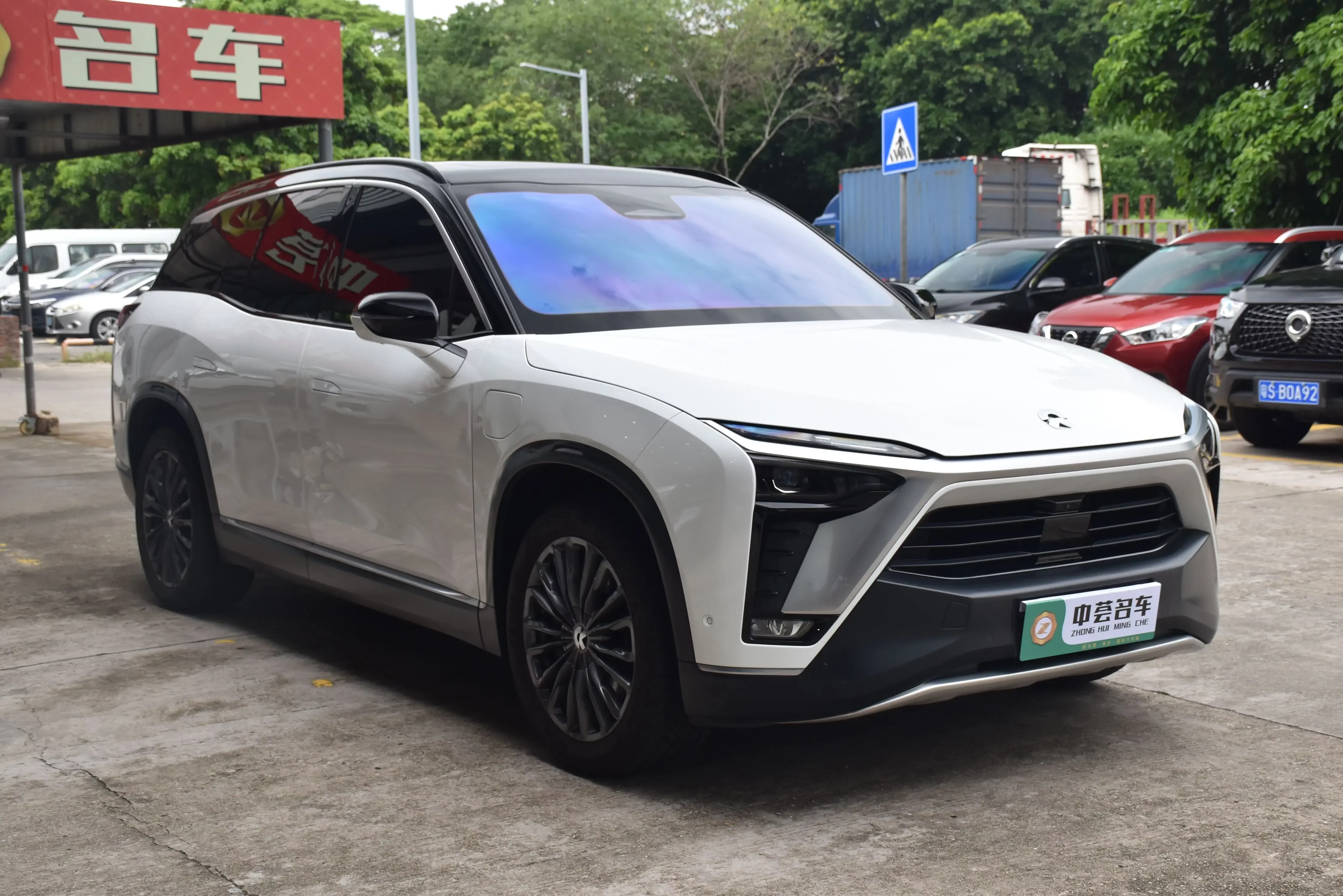 NIO ES8
