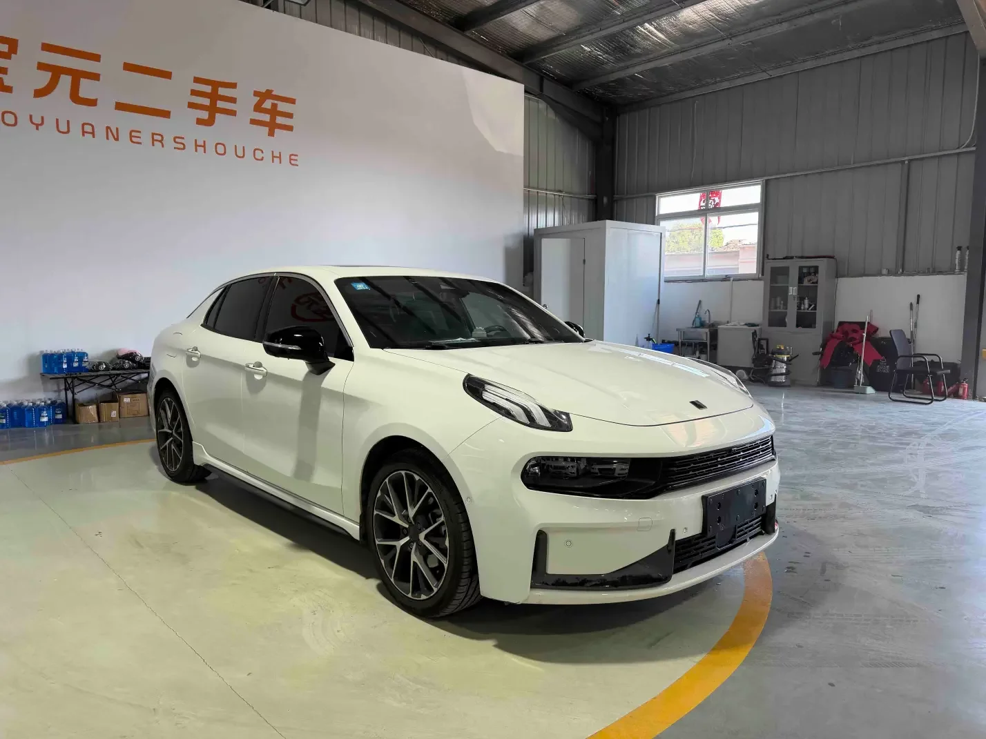 Lynk & Co 03