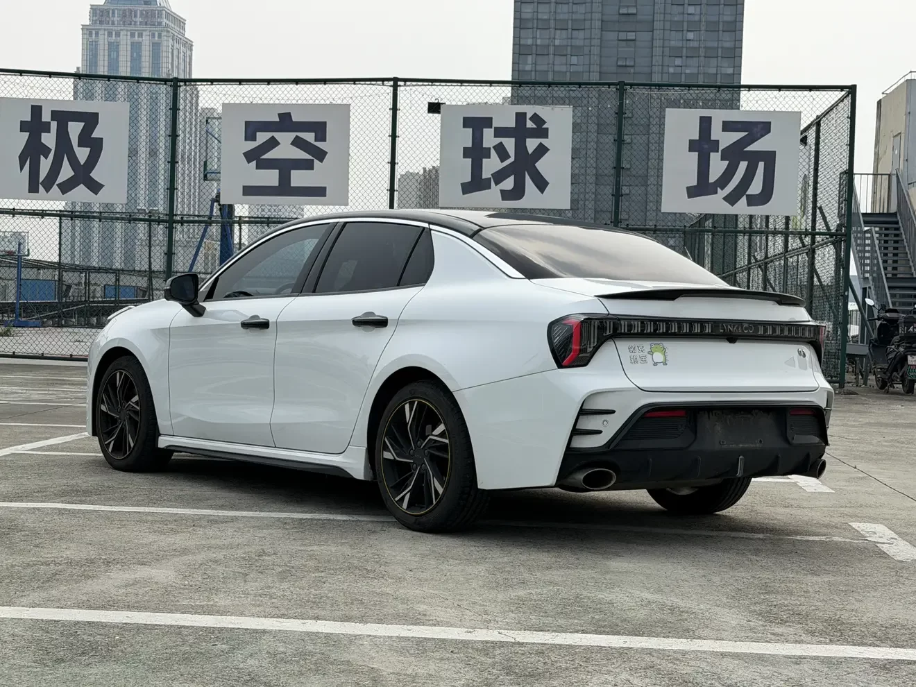 Lynk & Co 03
