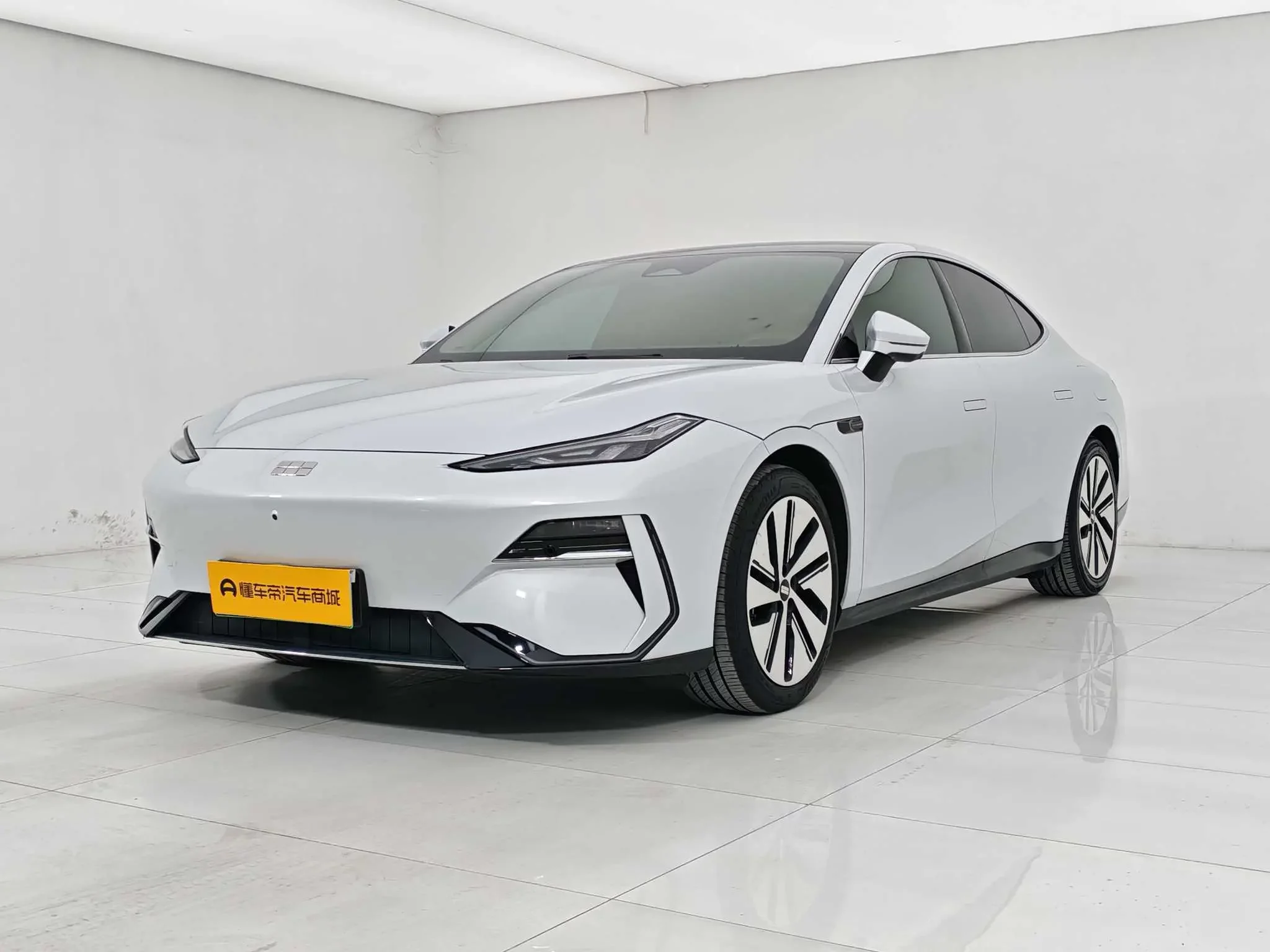 Geely Galaxy E8