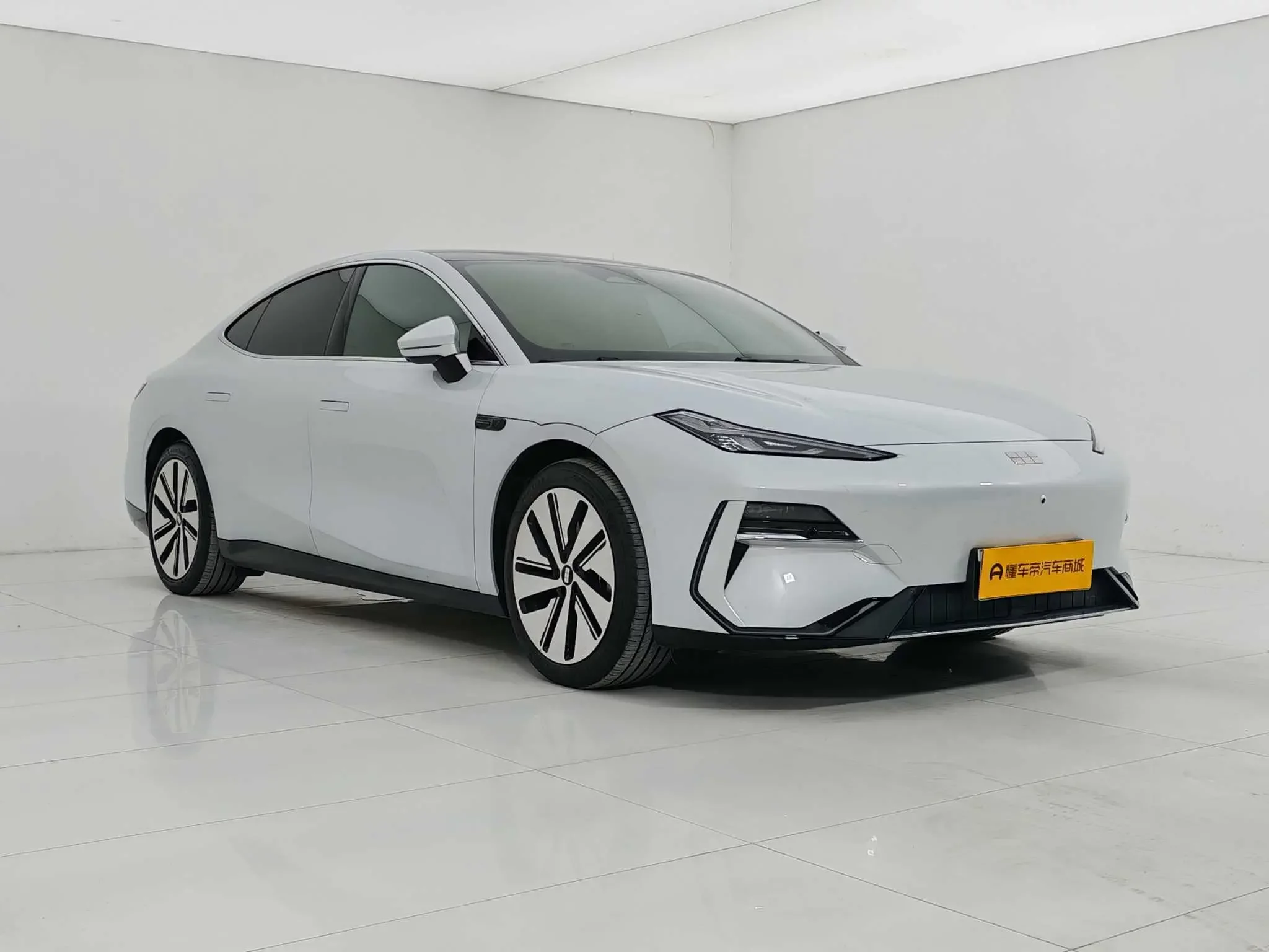 Geely Galaxy E8