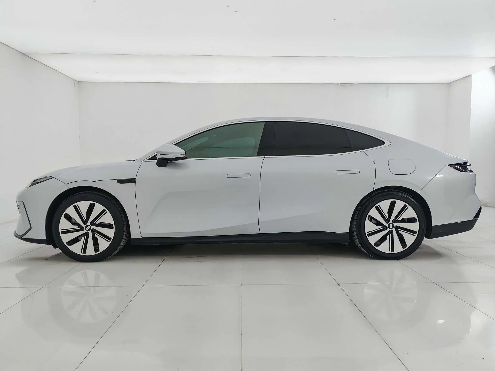 Geely Galaxy E8
