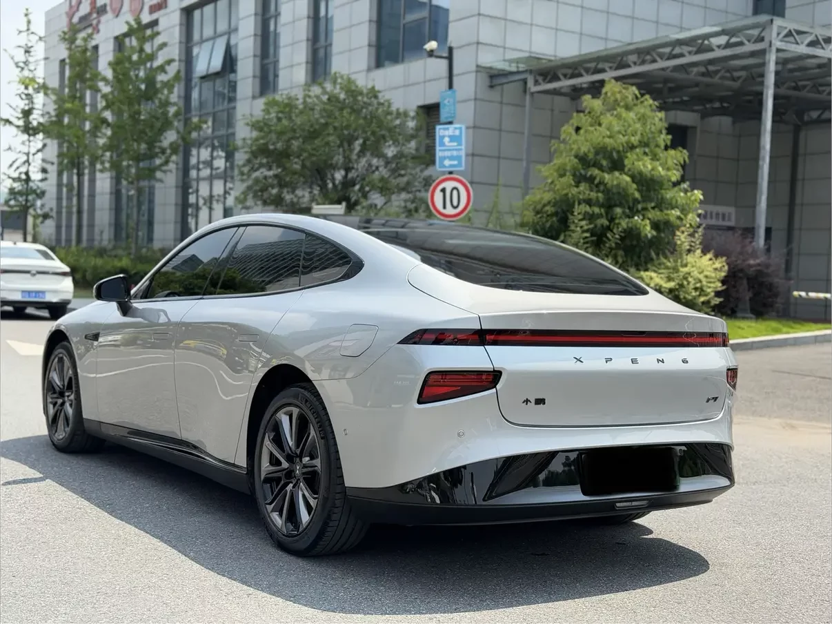 Xpeng P7