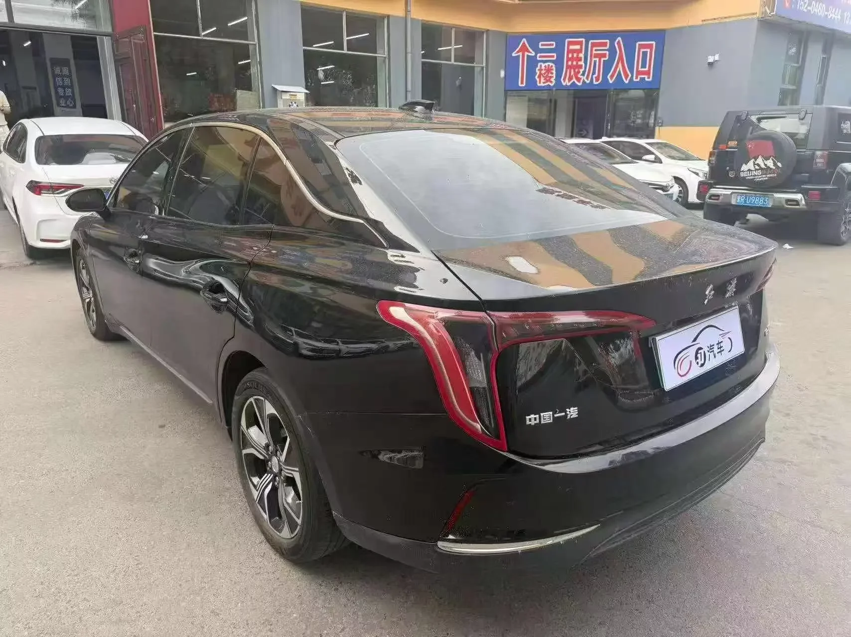 Hongqi E-QM5