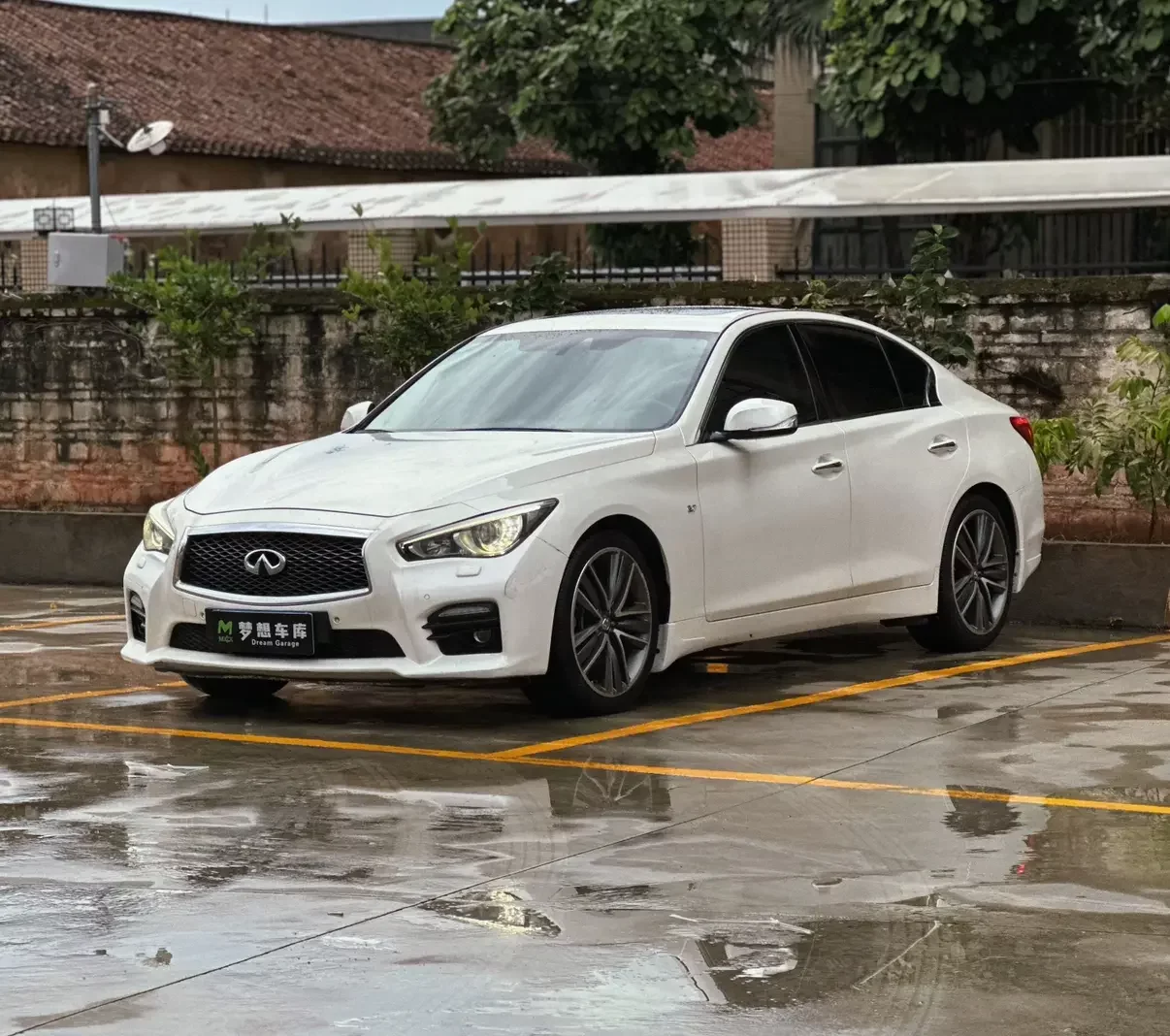 Infiniti Q50  из Китая