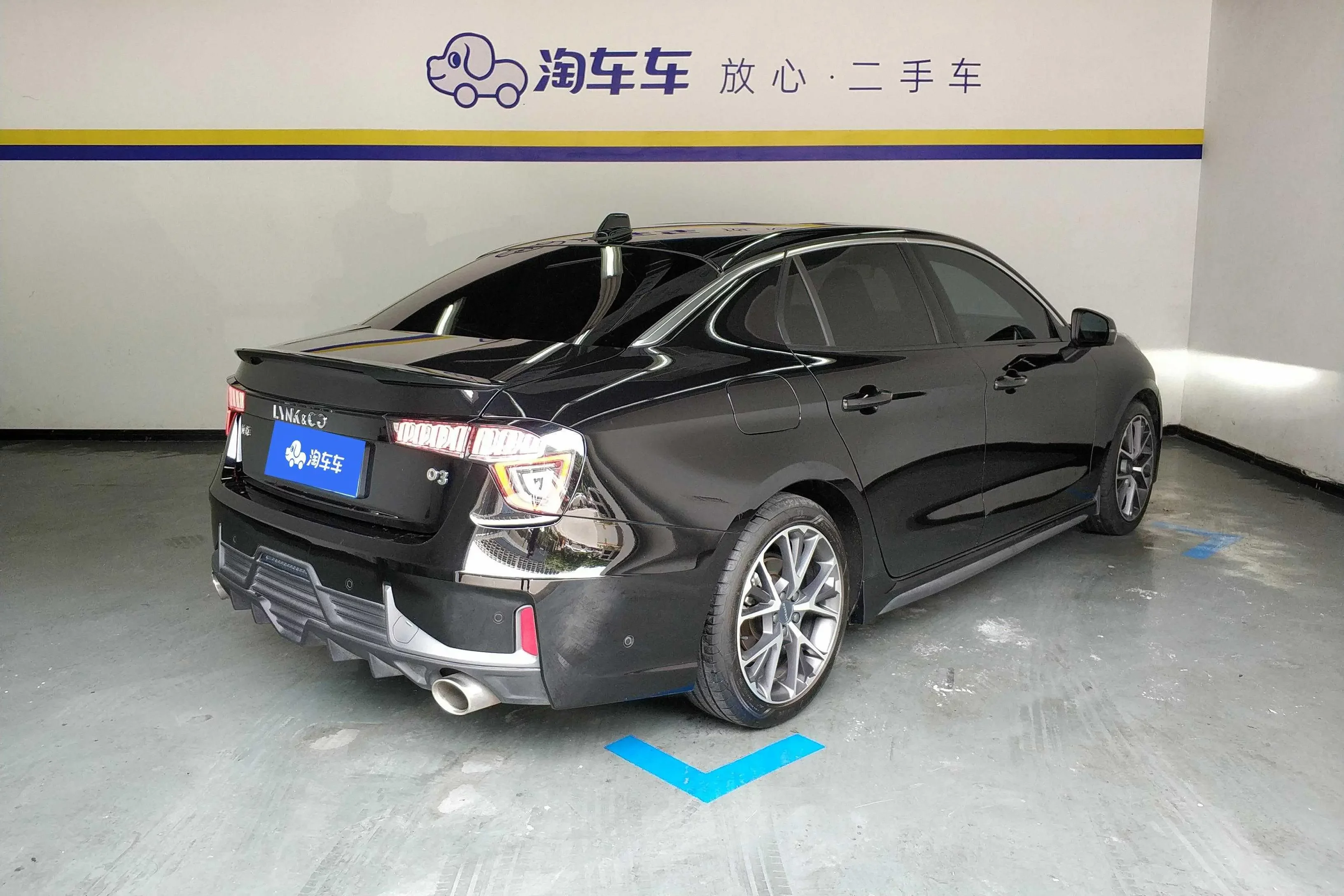 Lynk & Co 03