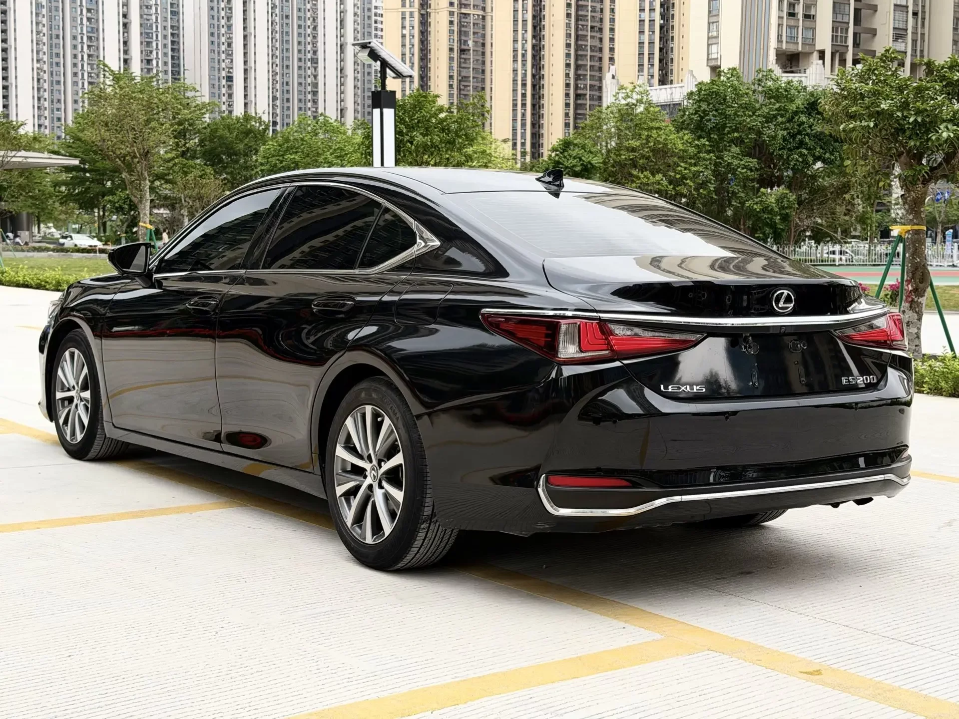 Lexus ES