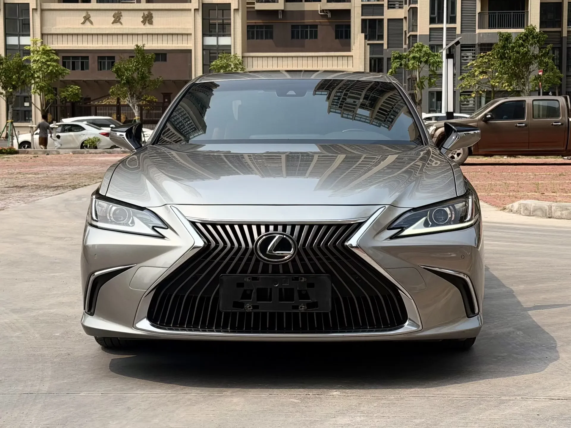 Lexus ES