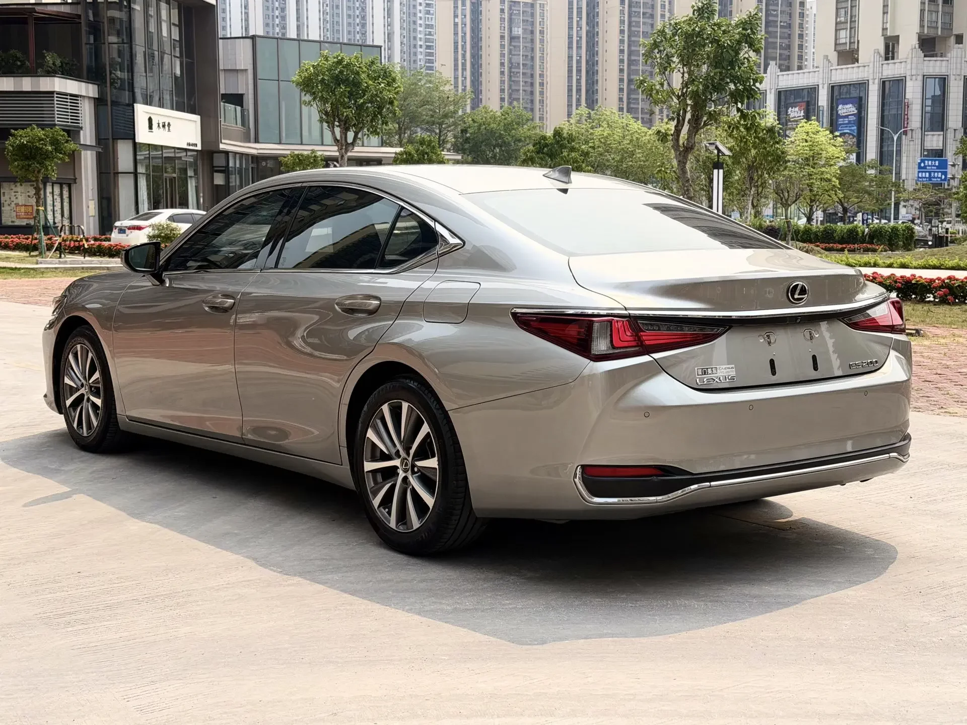 Lexus ES