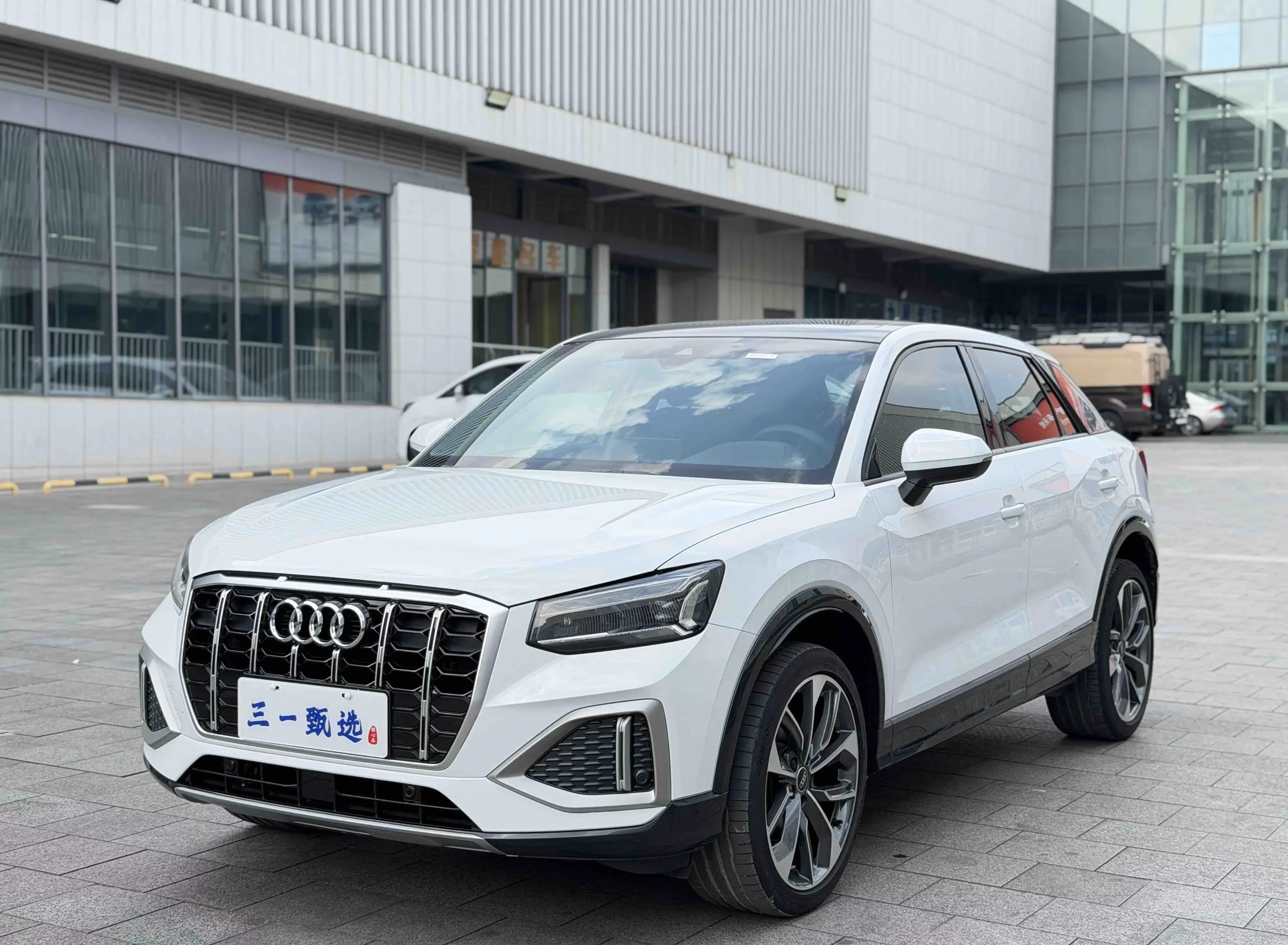 Audi Q2L