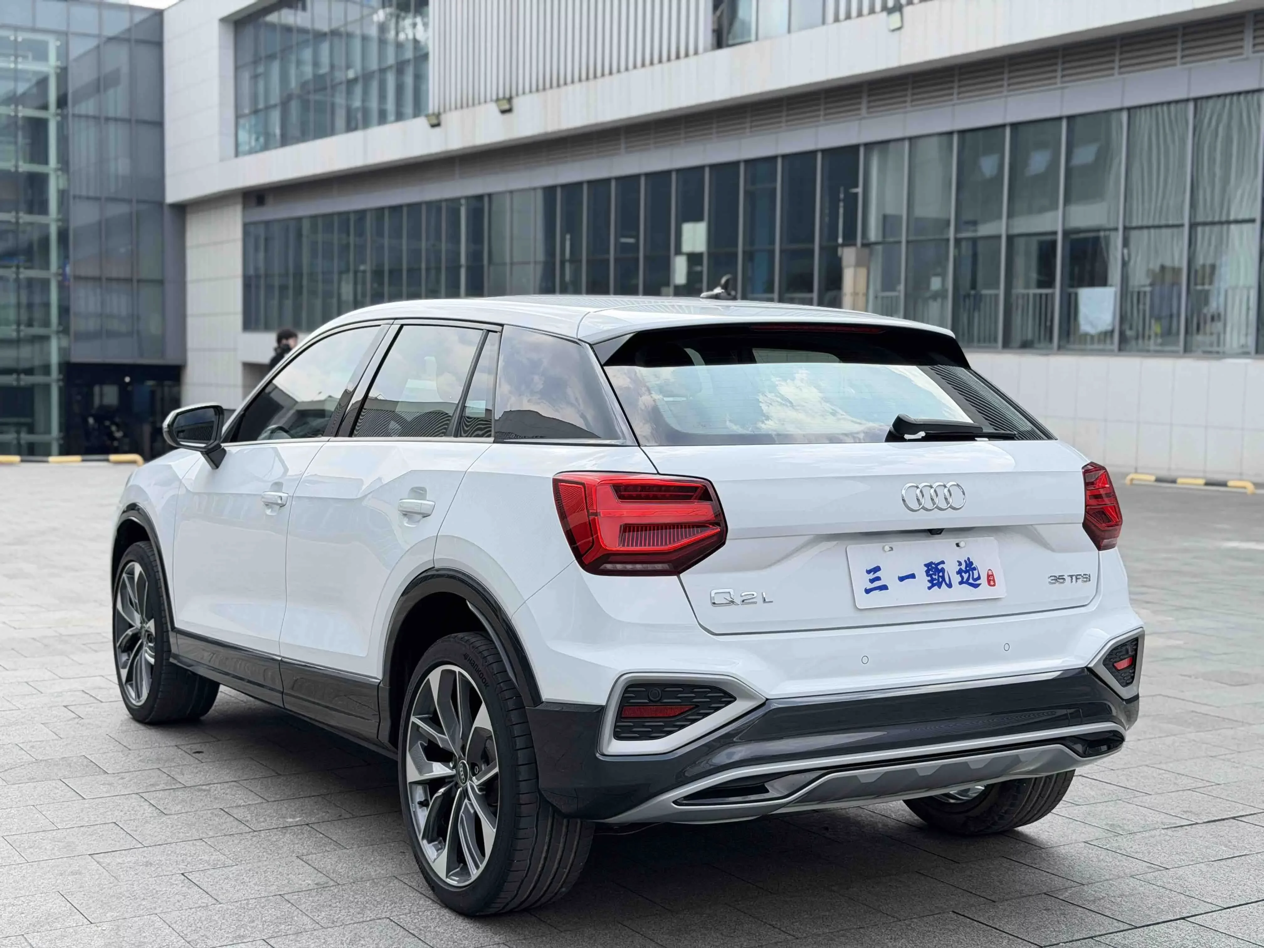 Audi Q2L