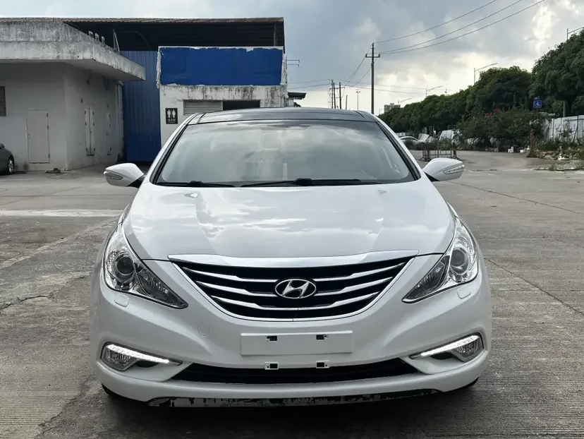 Hyundai sonata eight