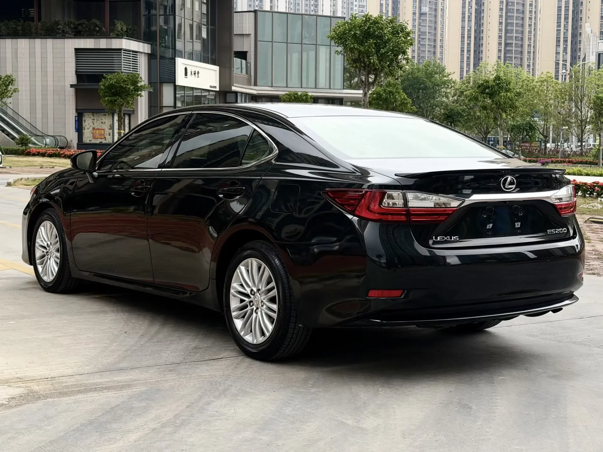 Lexus ES