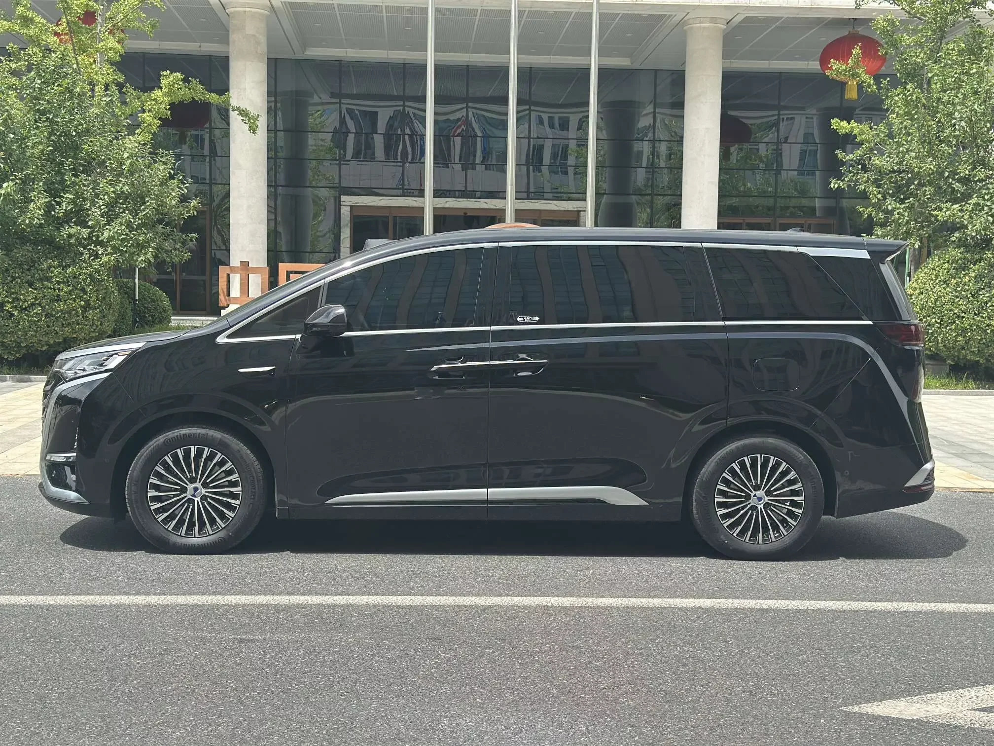 Denza D9 DM