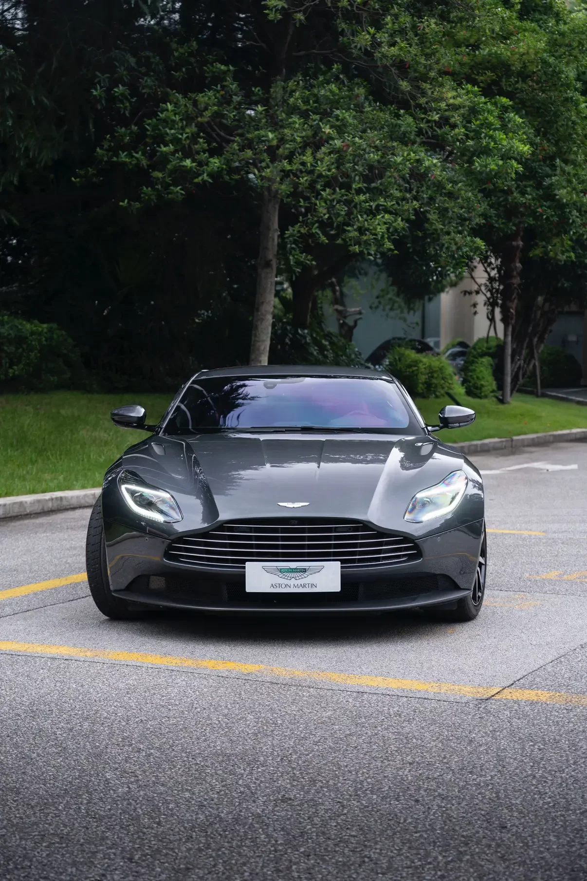 Aston Martin DB11