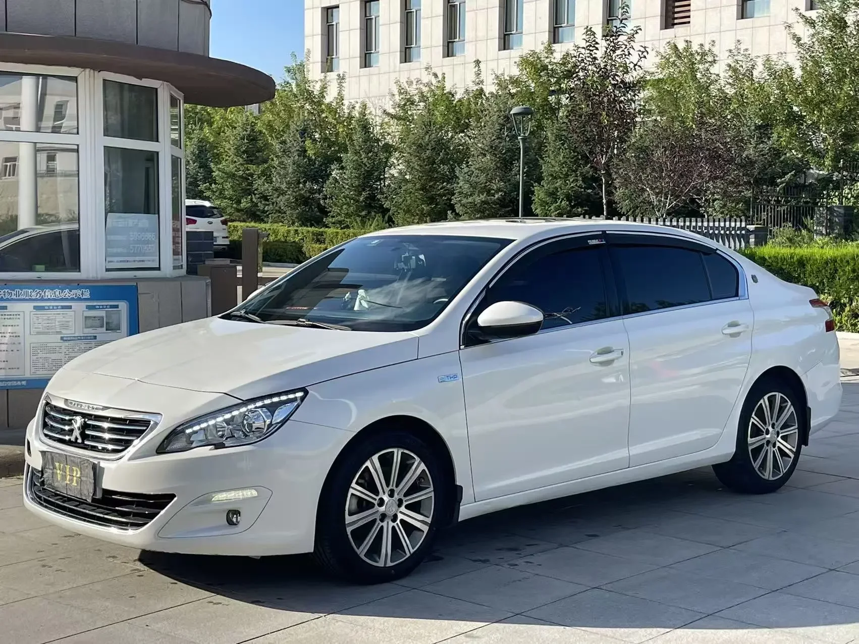 Peugeot 408