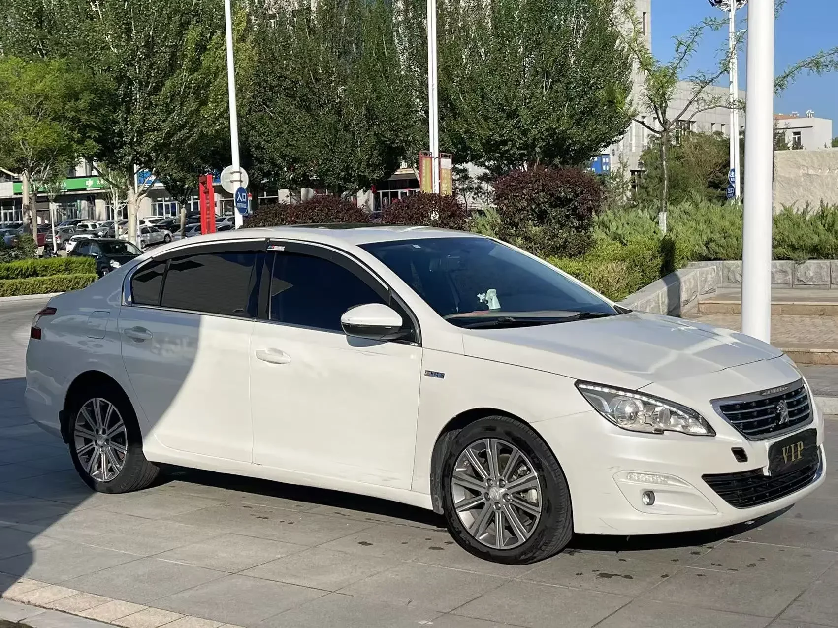 Peugeot 408