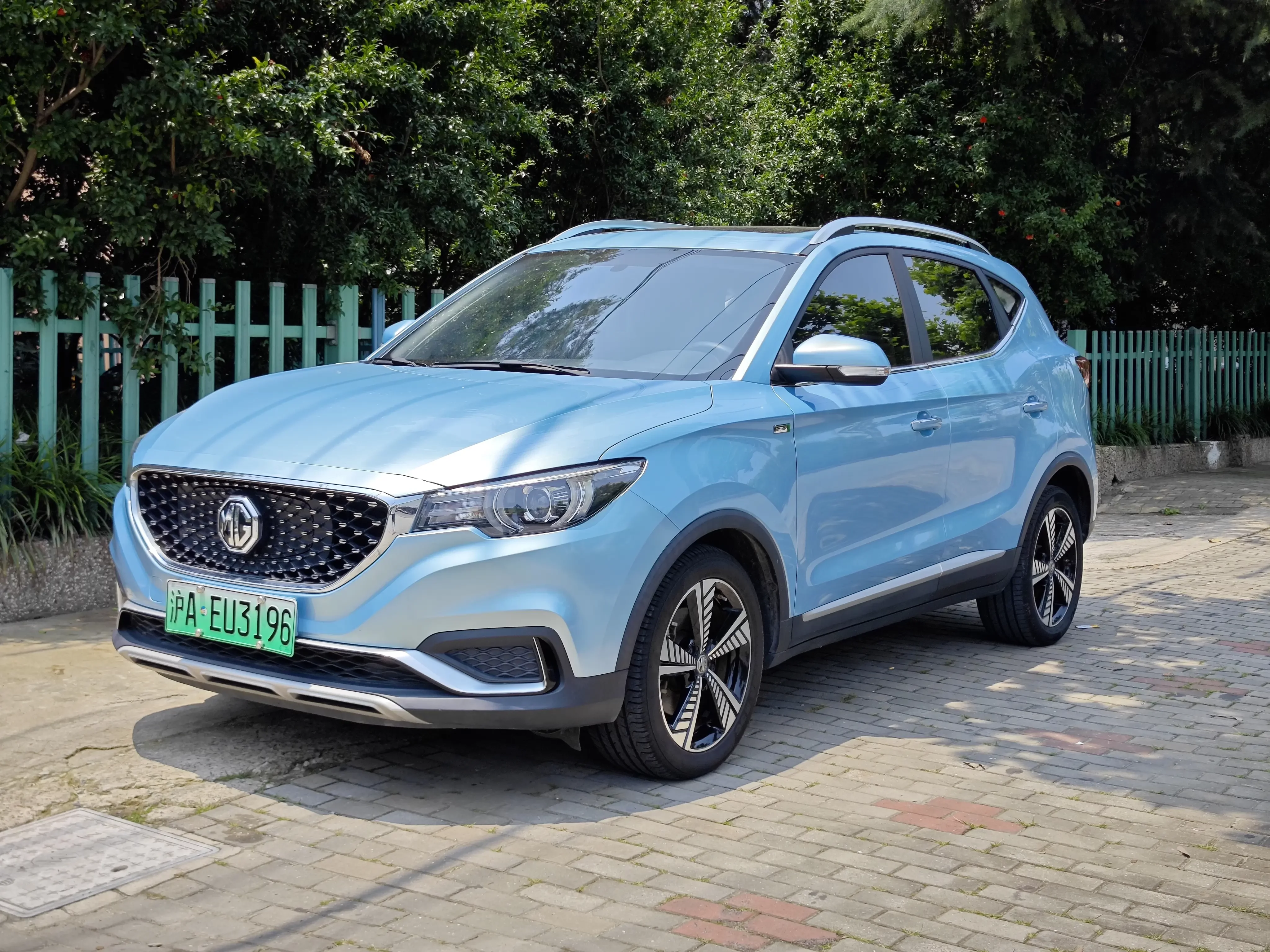 MG EZS pure electric