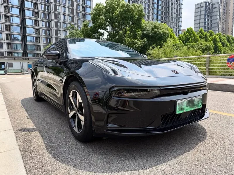 ZEEKR 001