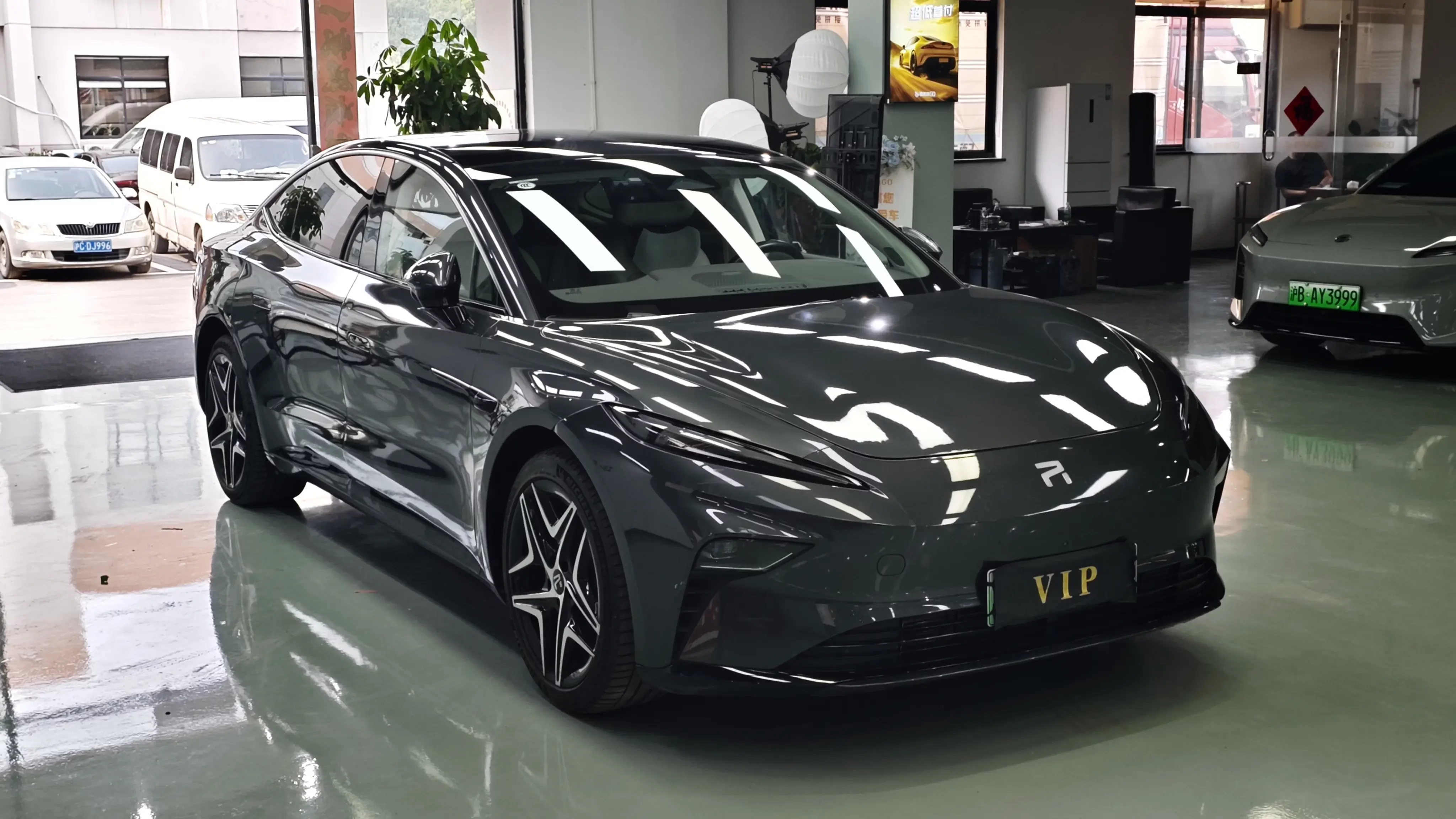 Rising Auto Feifan R7
