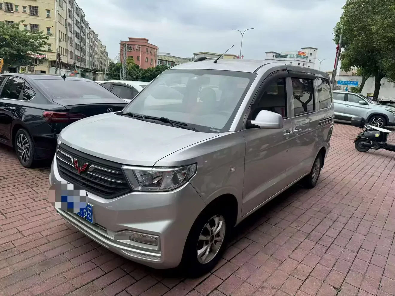Wuling Hongguang V
