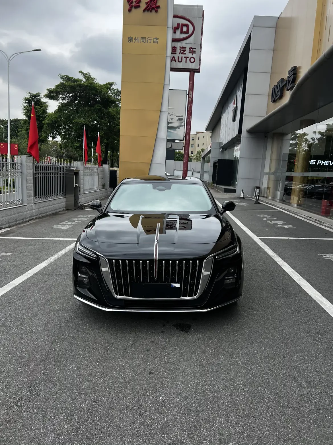 Hongqi H5  из Китая