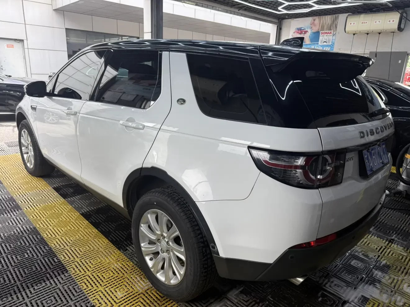 Land Rover Discover the magic