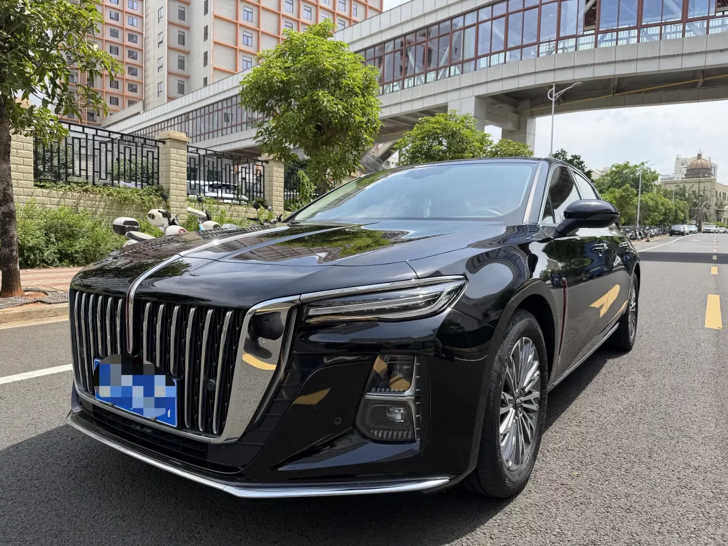 Hongqi H5  из Китая