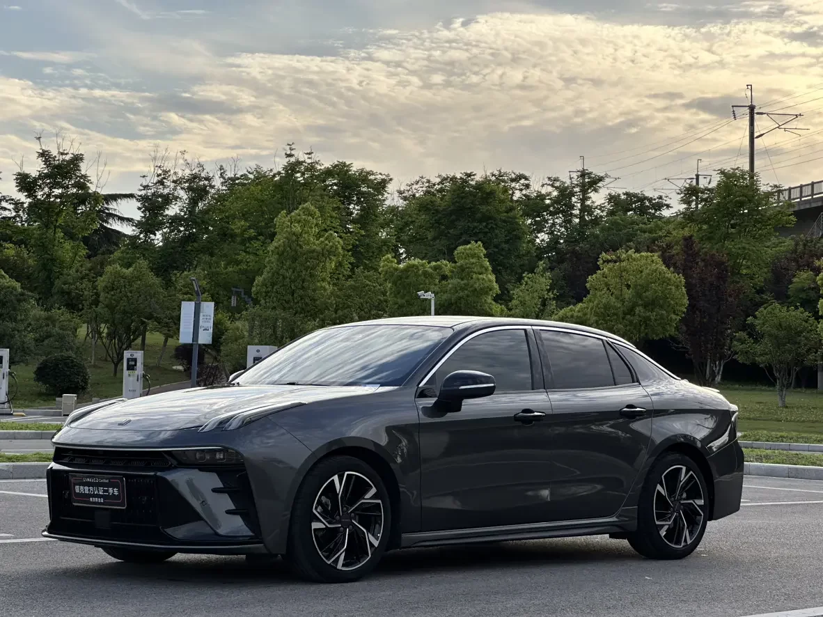 Lynk & Co 03