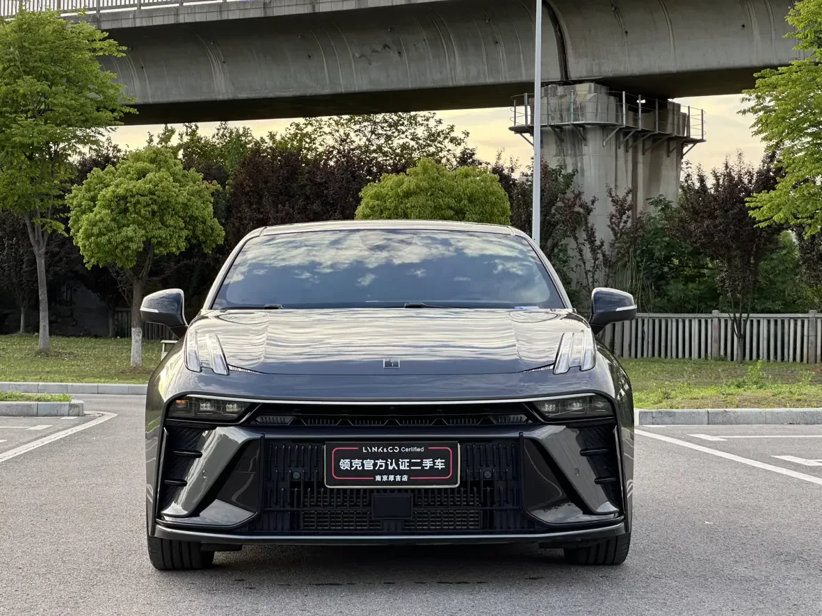 Lynk & Co 03