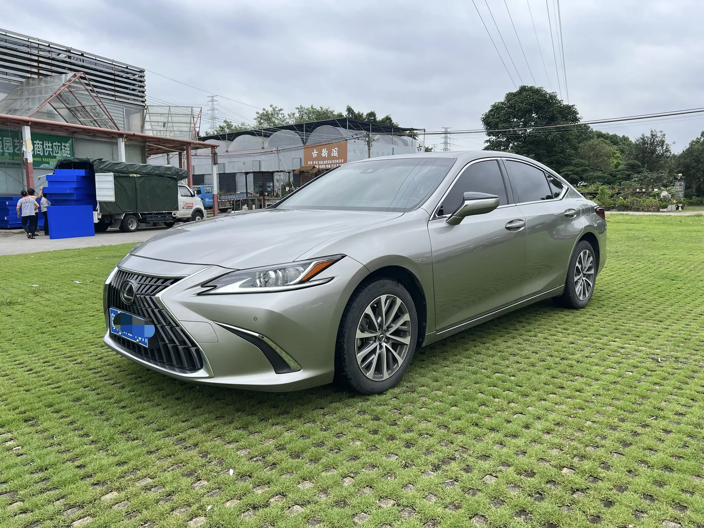 Lexus ES