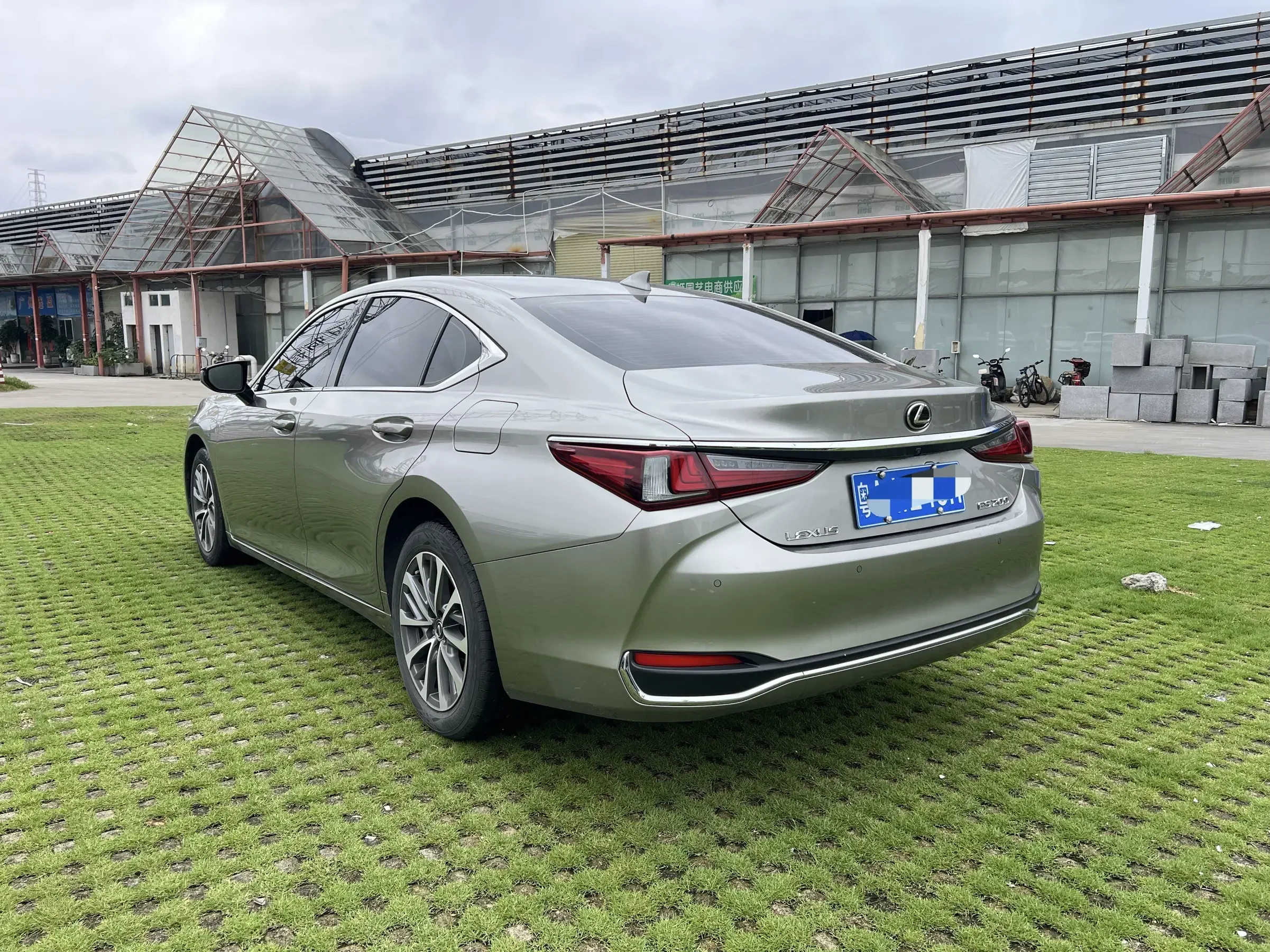 Lexus ES