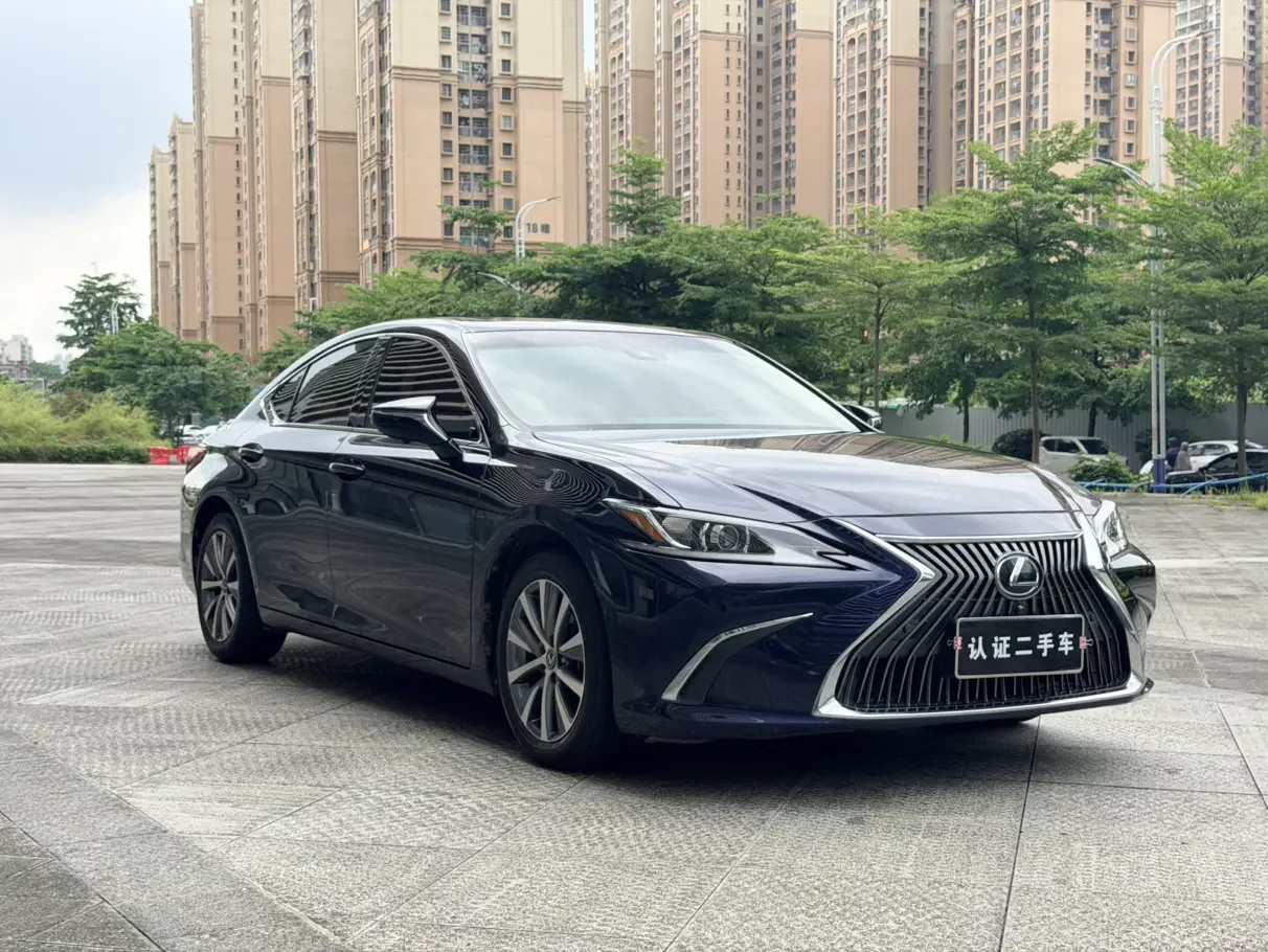 Lexus ES