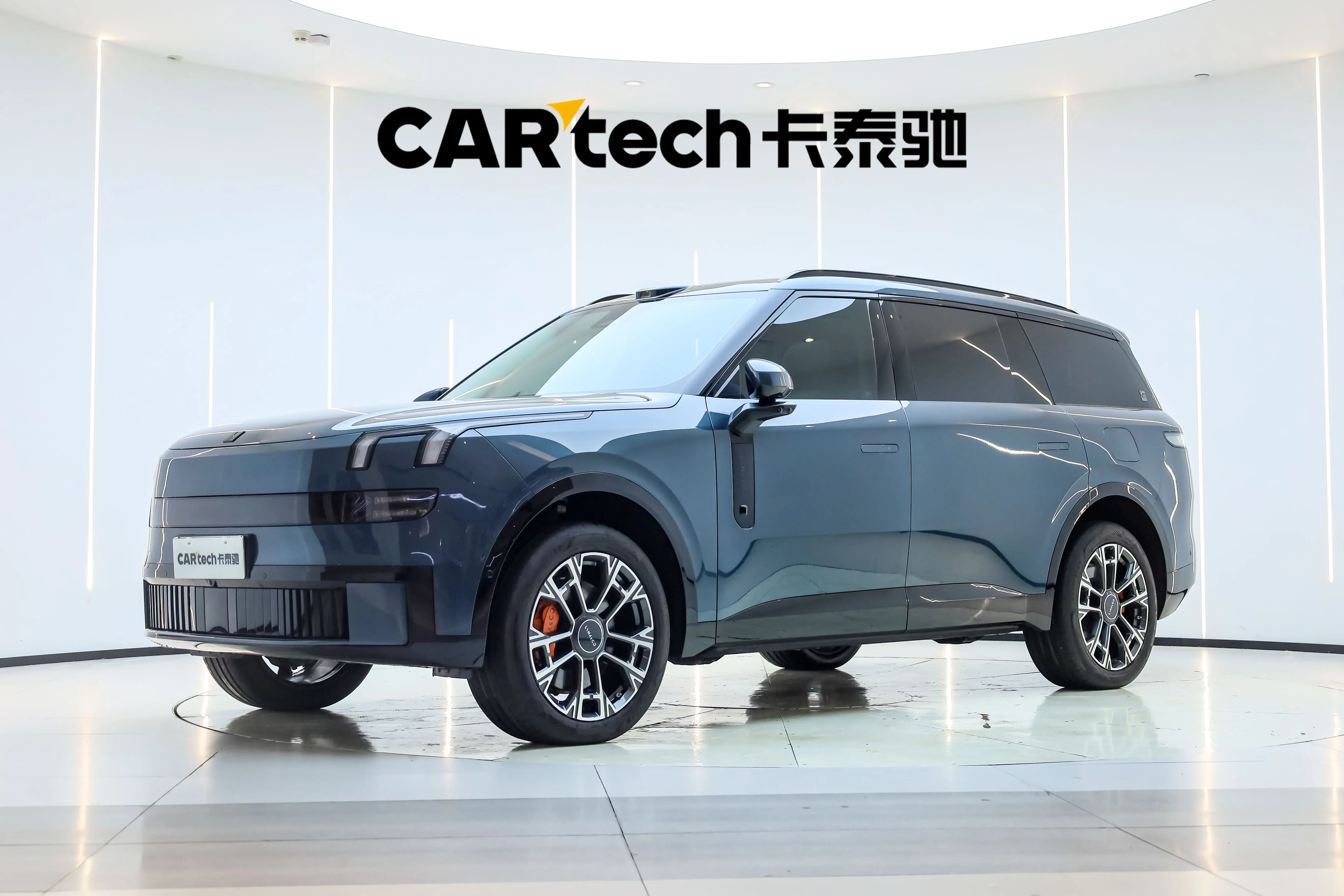Lynk & Co 900